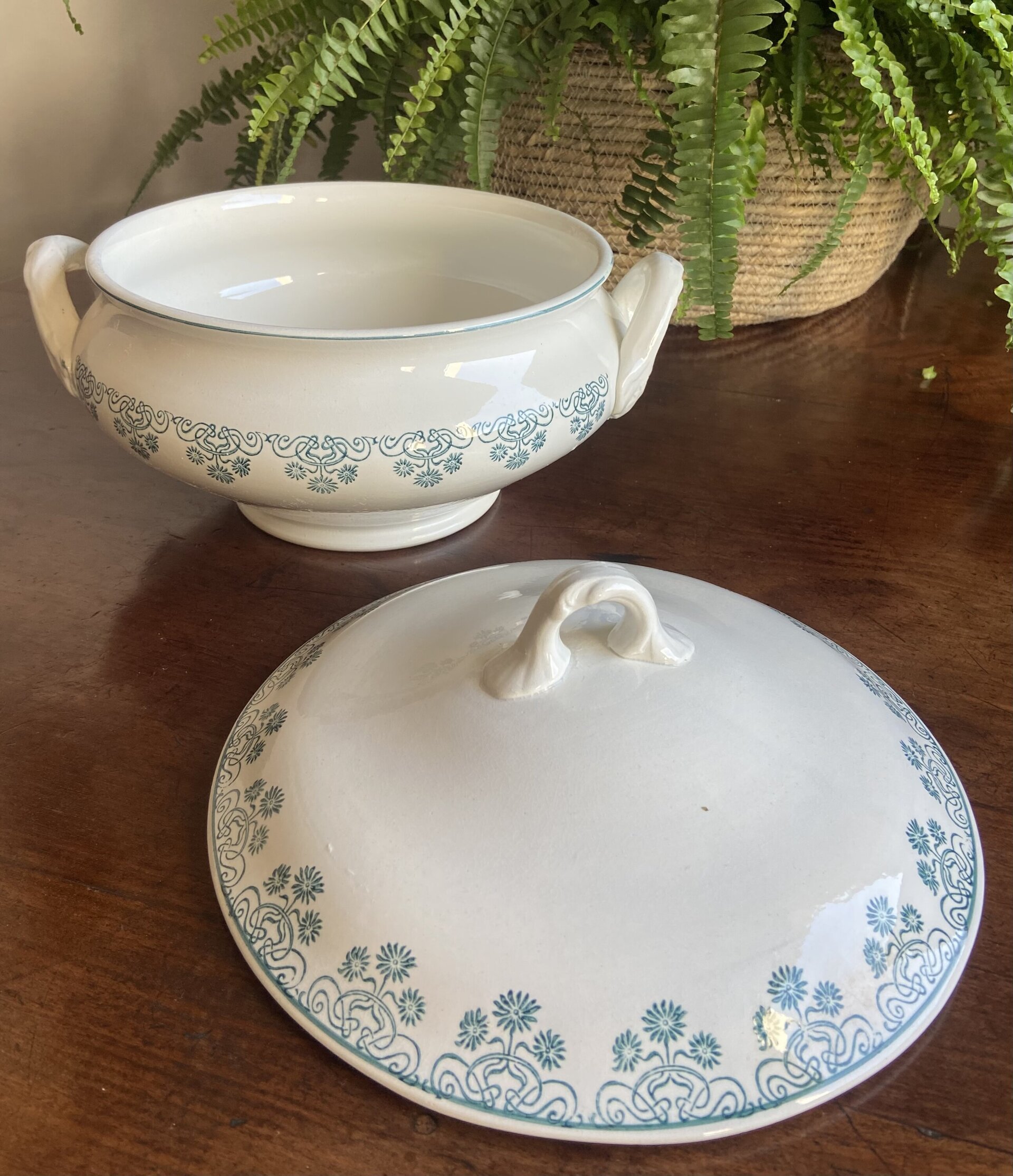 Sopera en loza francesa "Sarreguemines". - 3