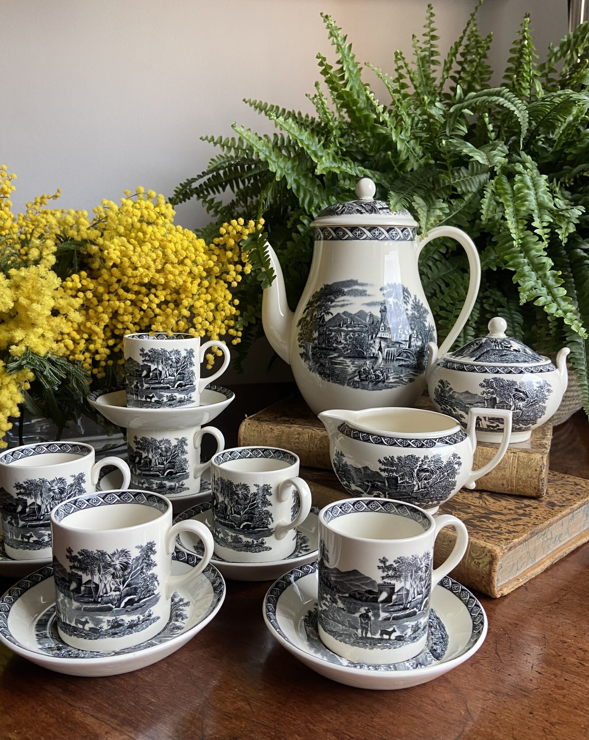 Juego de café en porcelana inglesa "Wedgwood" (mod. Lugano). - 2