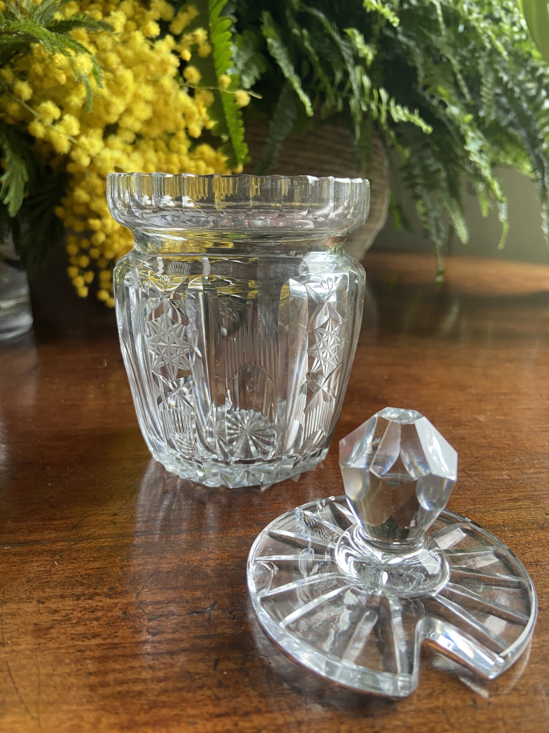 Azucarero/mermeladera en vidrio tallado. - 2