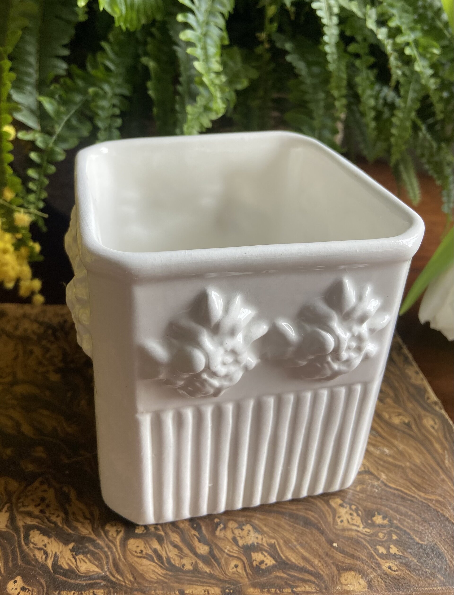 Macetero pequeño en loza blanca - 4