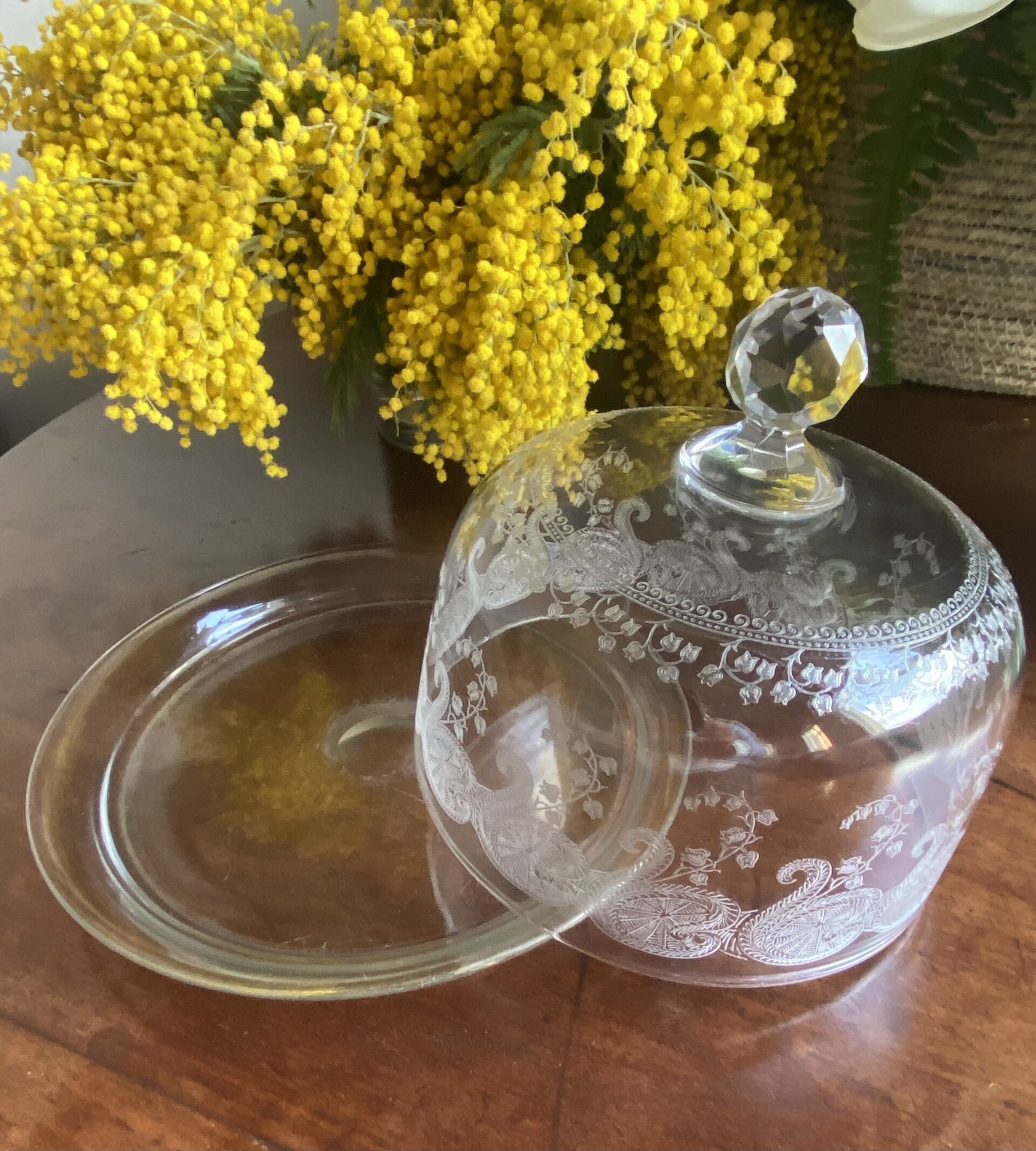 Fuente con campana en cristal tallado y serigrafiado. - 4