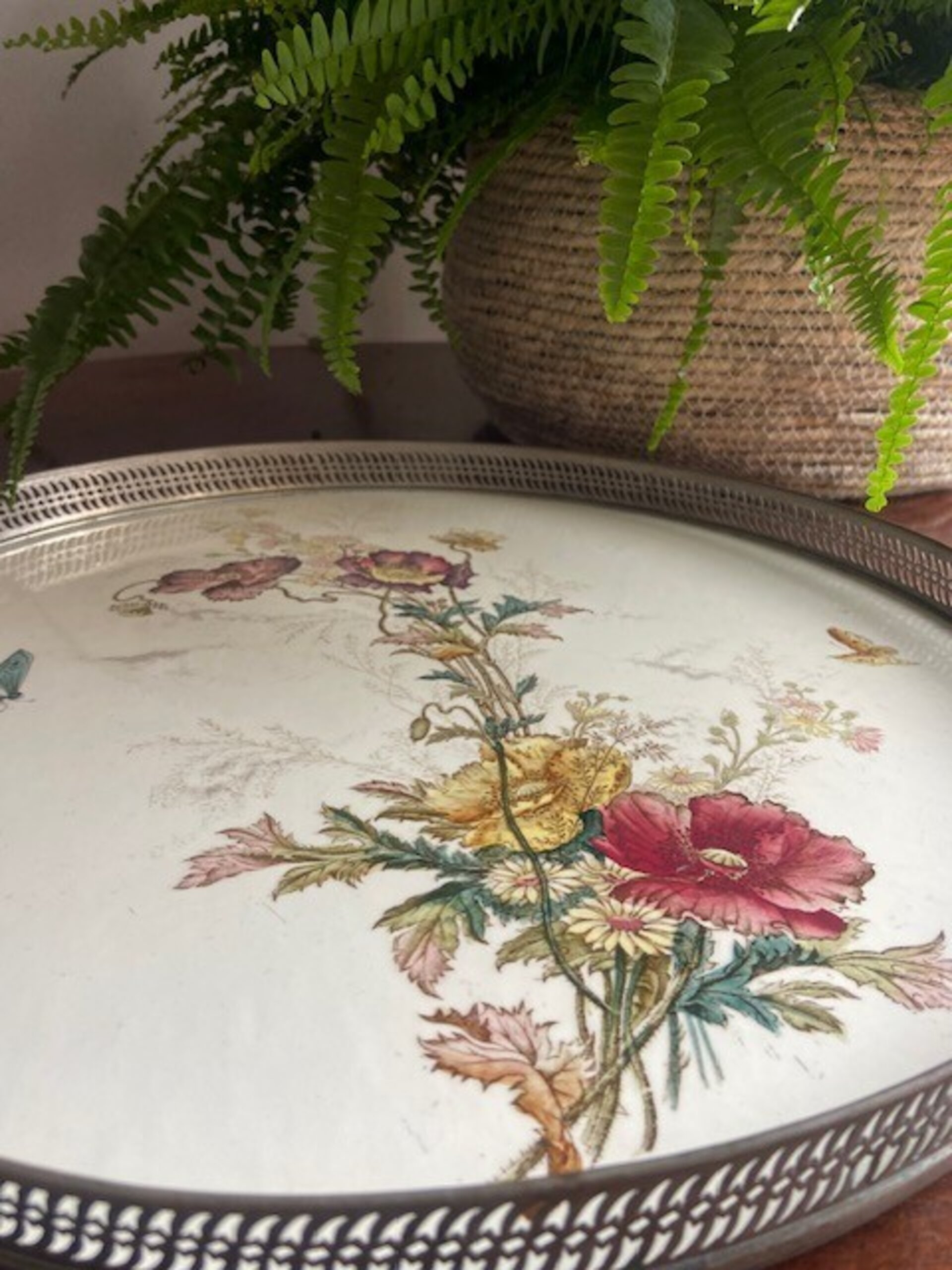 Bandeja redonda en cerámica "Mayólica" y barandilla de metal - 2