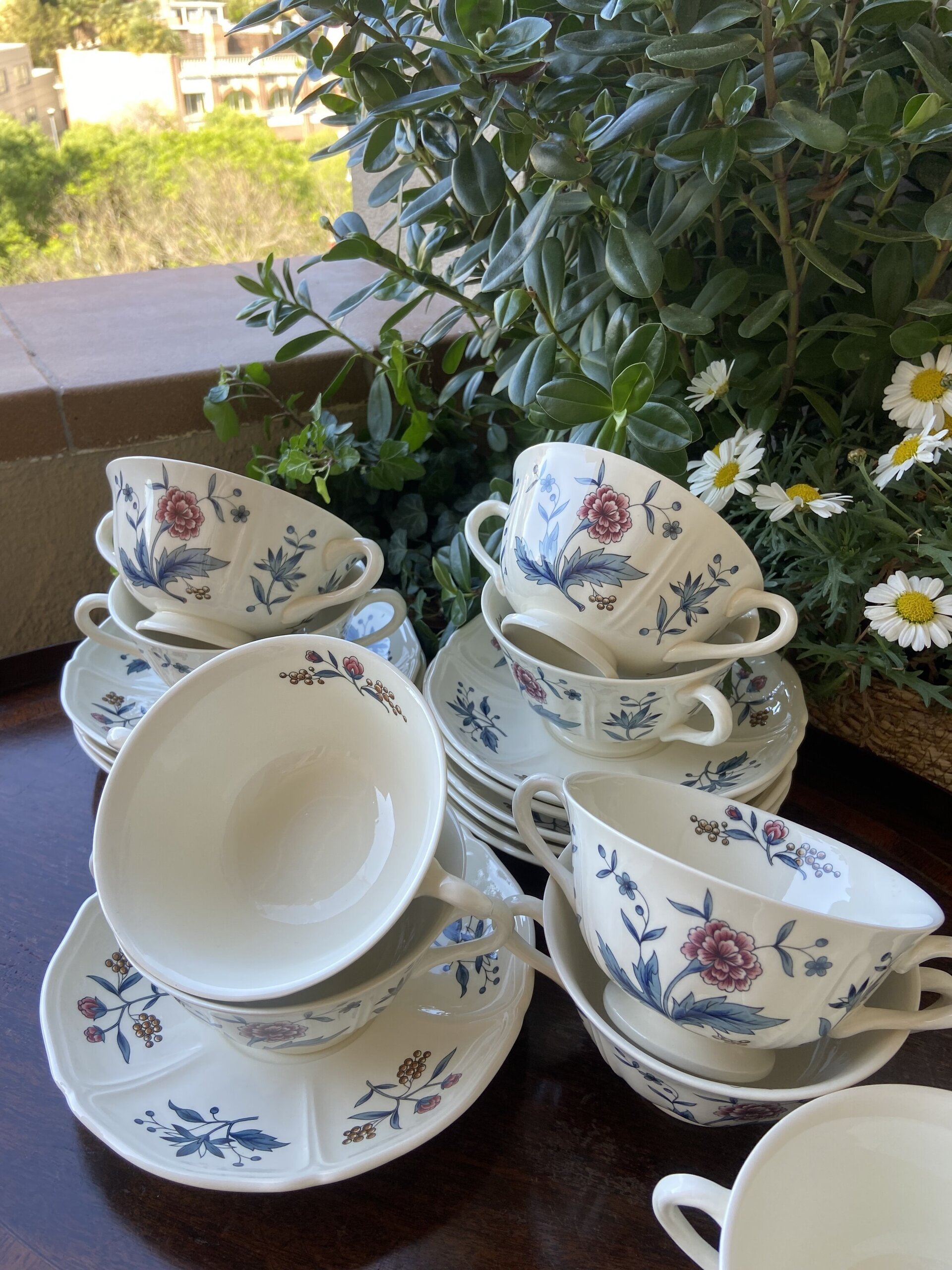 9 tazas de consomé en loza inglesa "Wedwood". - 4