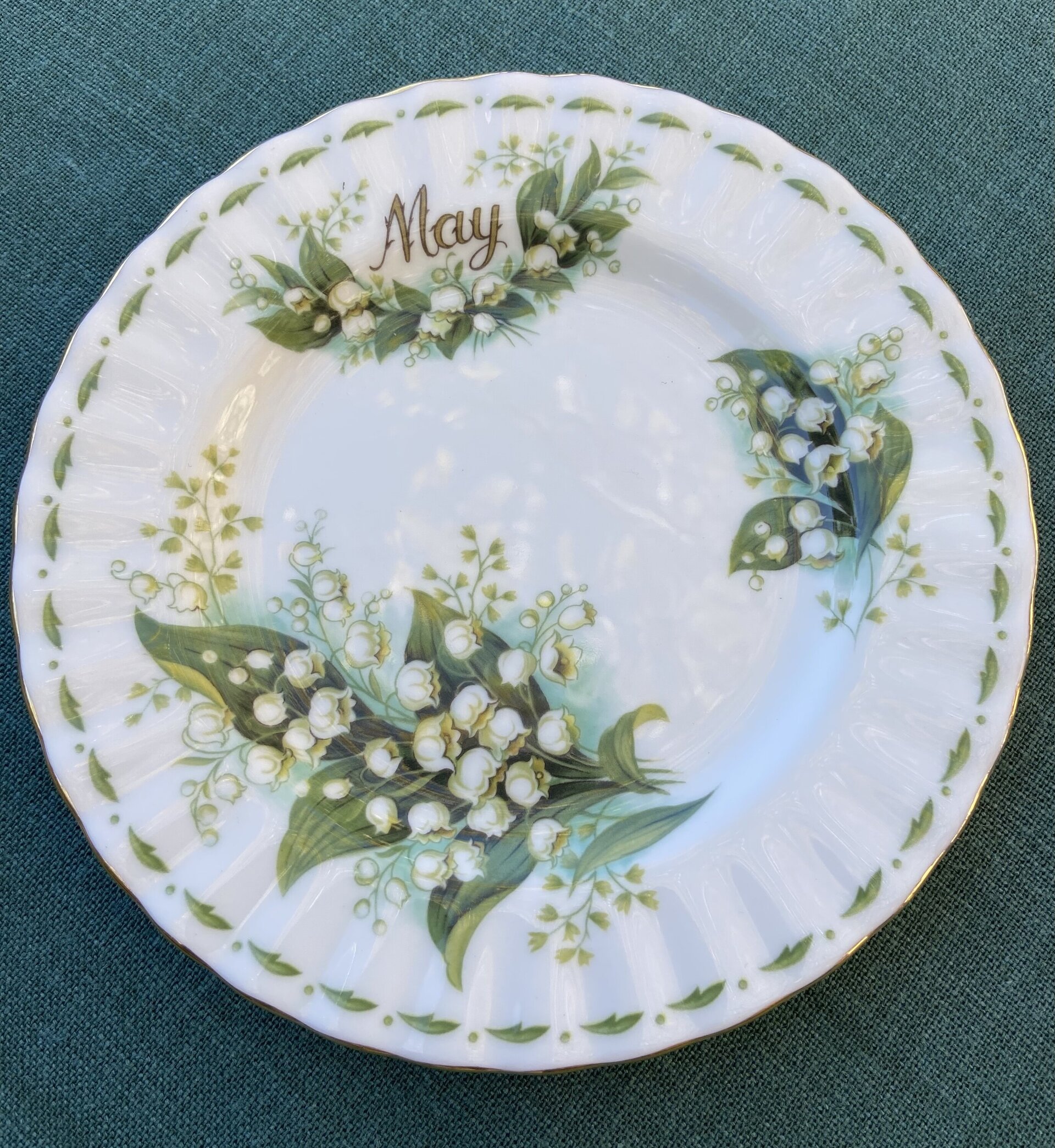 Fuente redonda y 12 platos de merienda en porcelana Bone China "Royal Albert" - 10