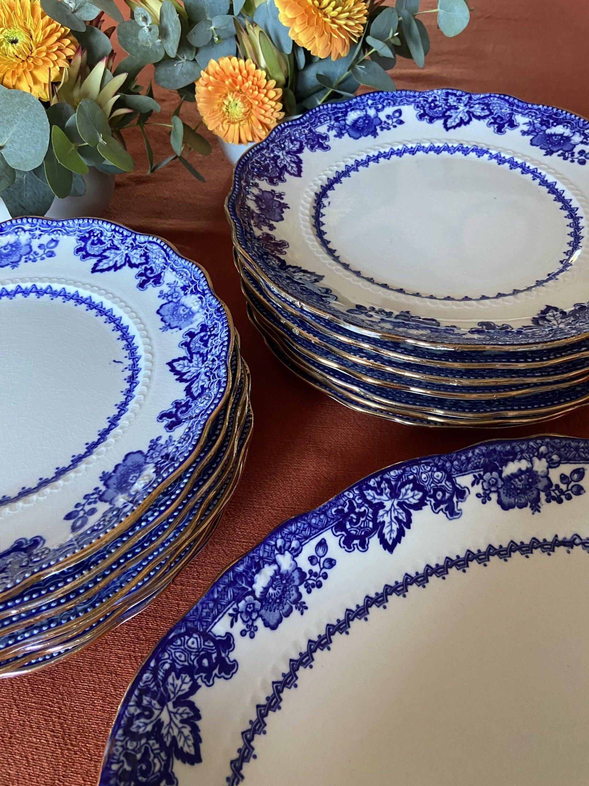7 platos llanos, 7 platos postre y fuente de "PICKMAN SEVILLA". - 2