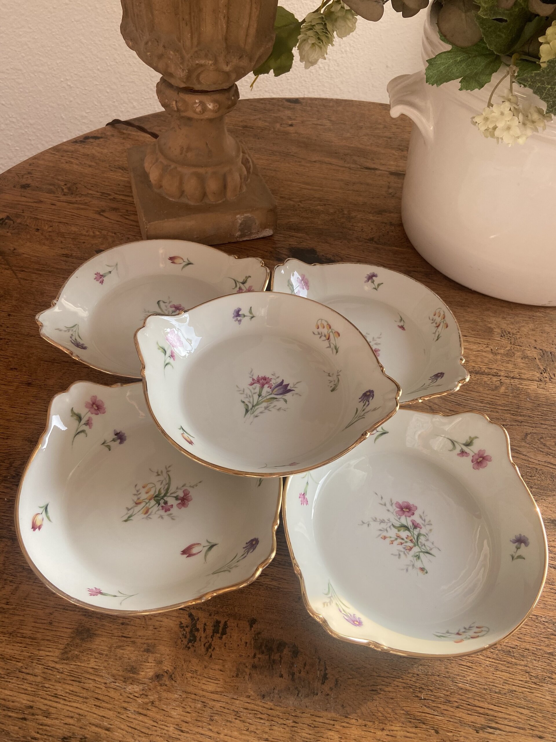 5 fuentes redondas individuales en porcelana "Aluminite Frugiere" de Limoges. - 2