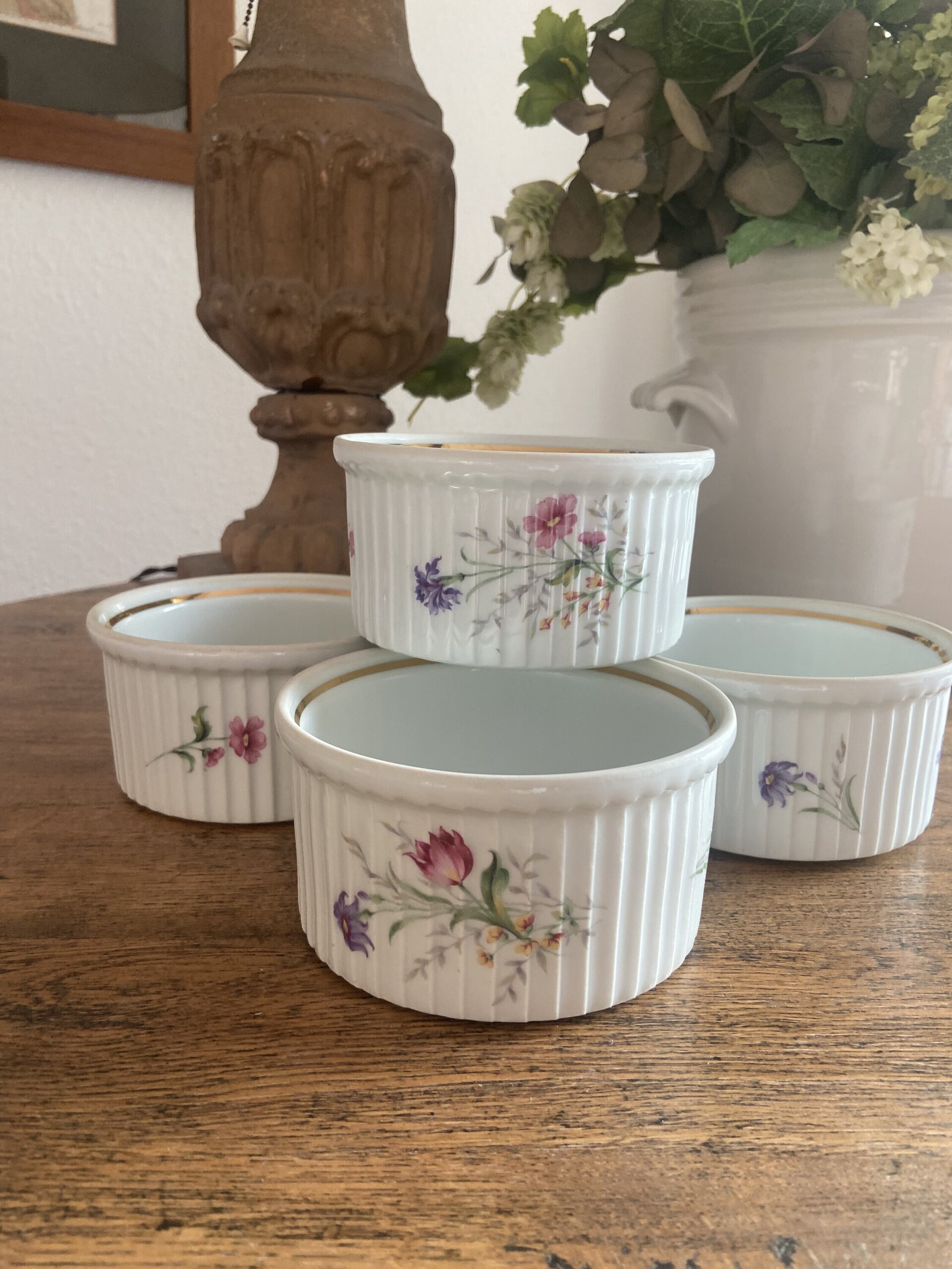 4 boles en porcelana francesa "Aluminite Frugiere" de Limoges. - 1