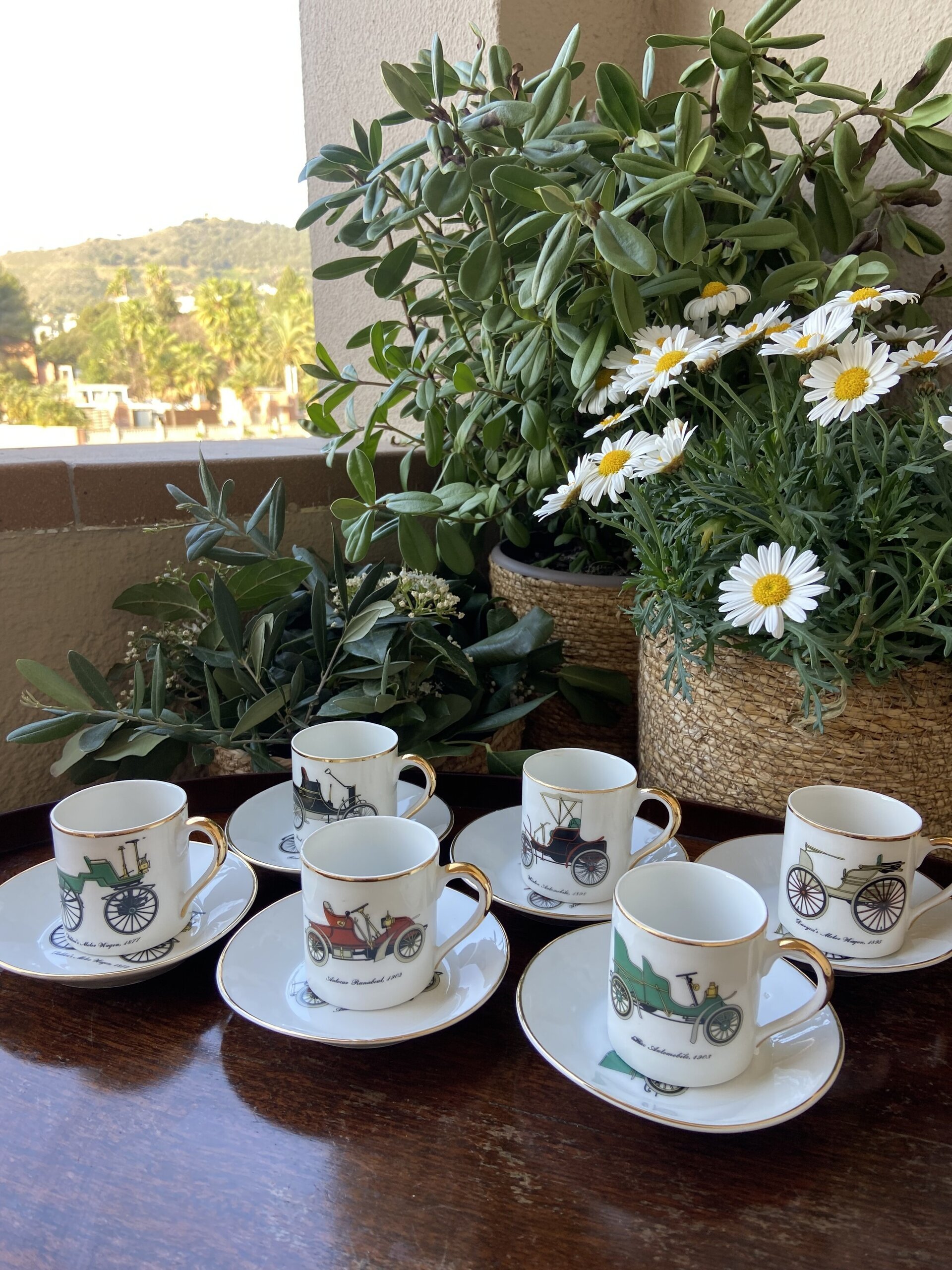 6 tazas café en porcelana decoradas con coches antiguos - 2