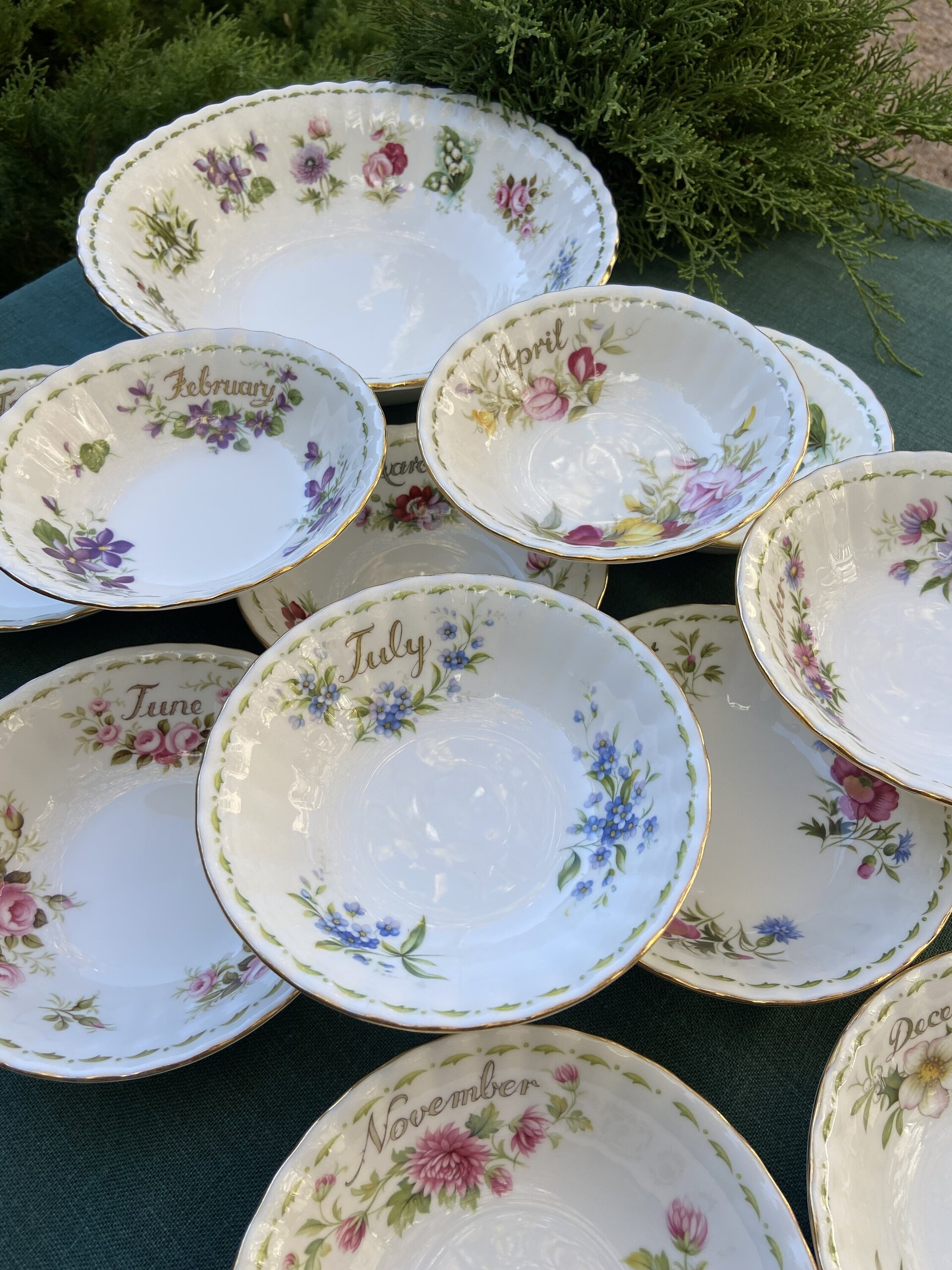 Bol G. y 12 boles en porcelana Bone China "Royal Albert". - 3