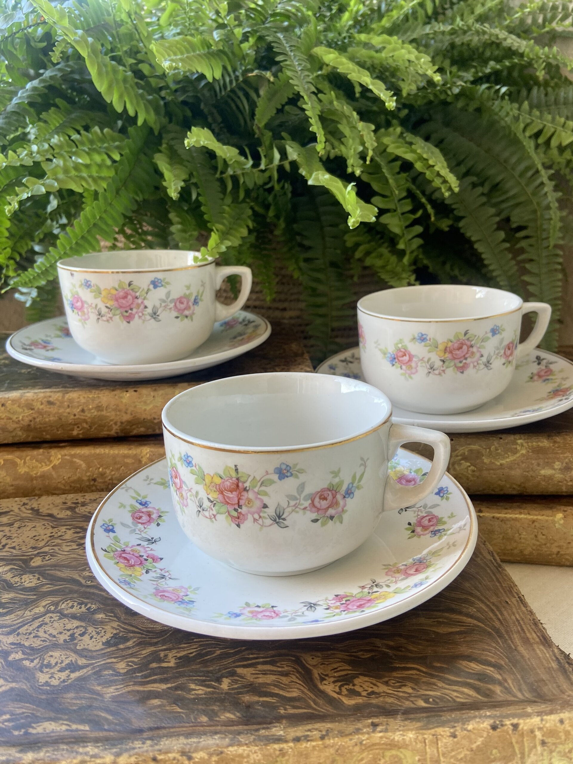 3 tazas de té en loza "Ibero Tanagra", Santander. - 2