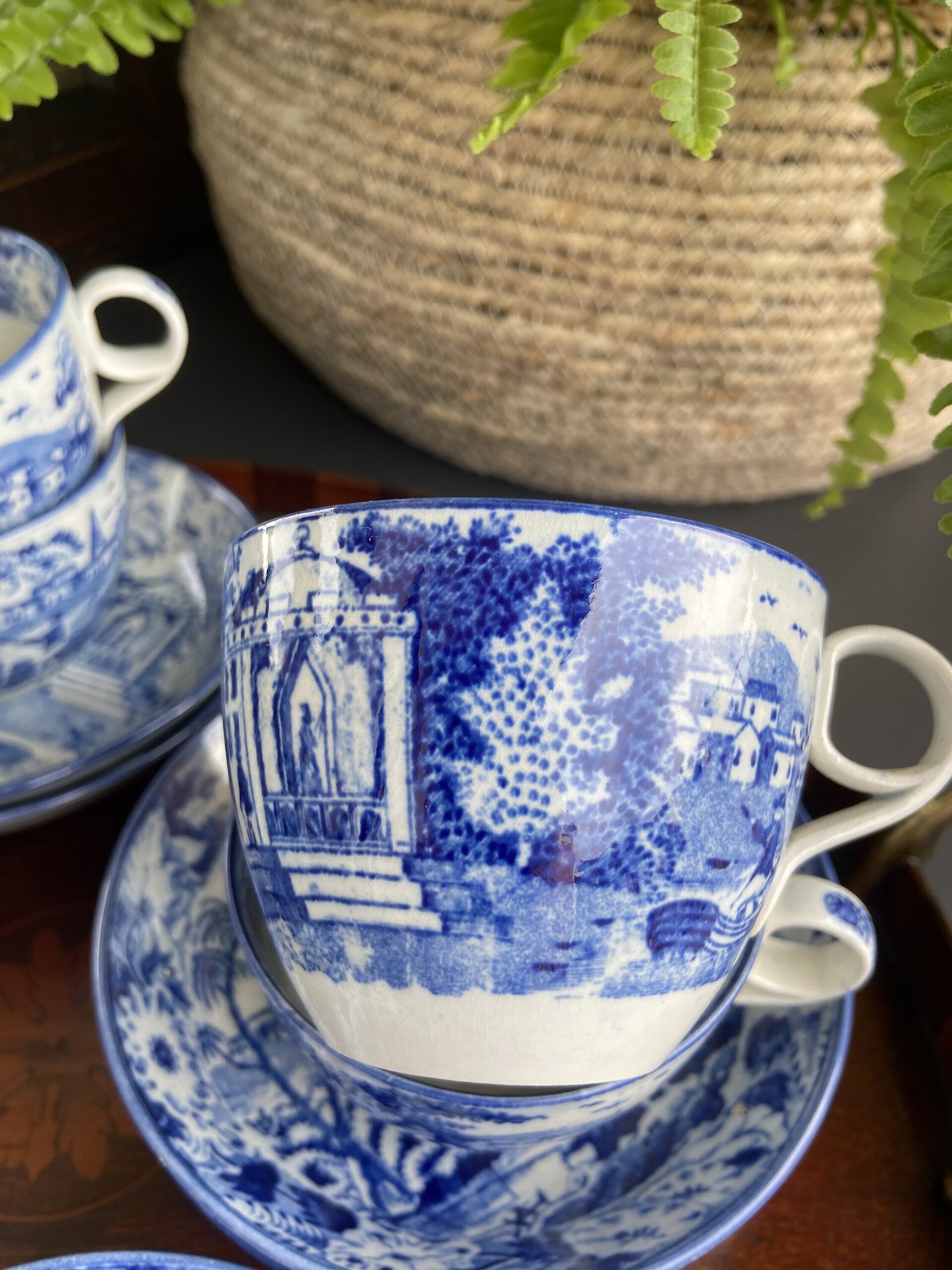 6 tazas de té en fina loza inglesa. - 4