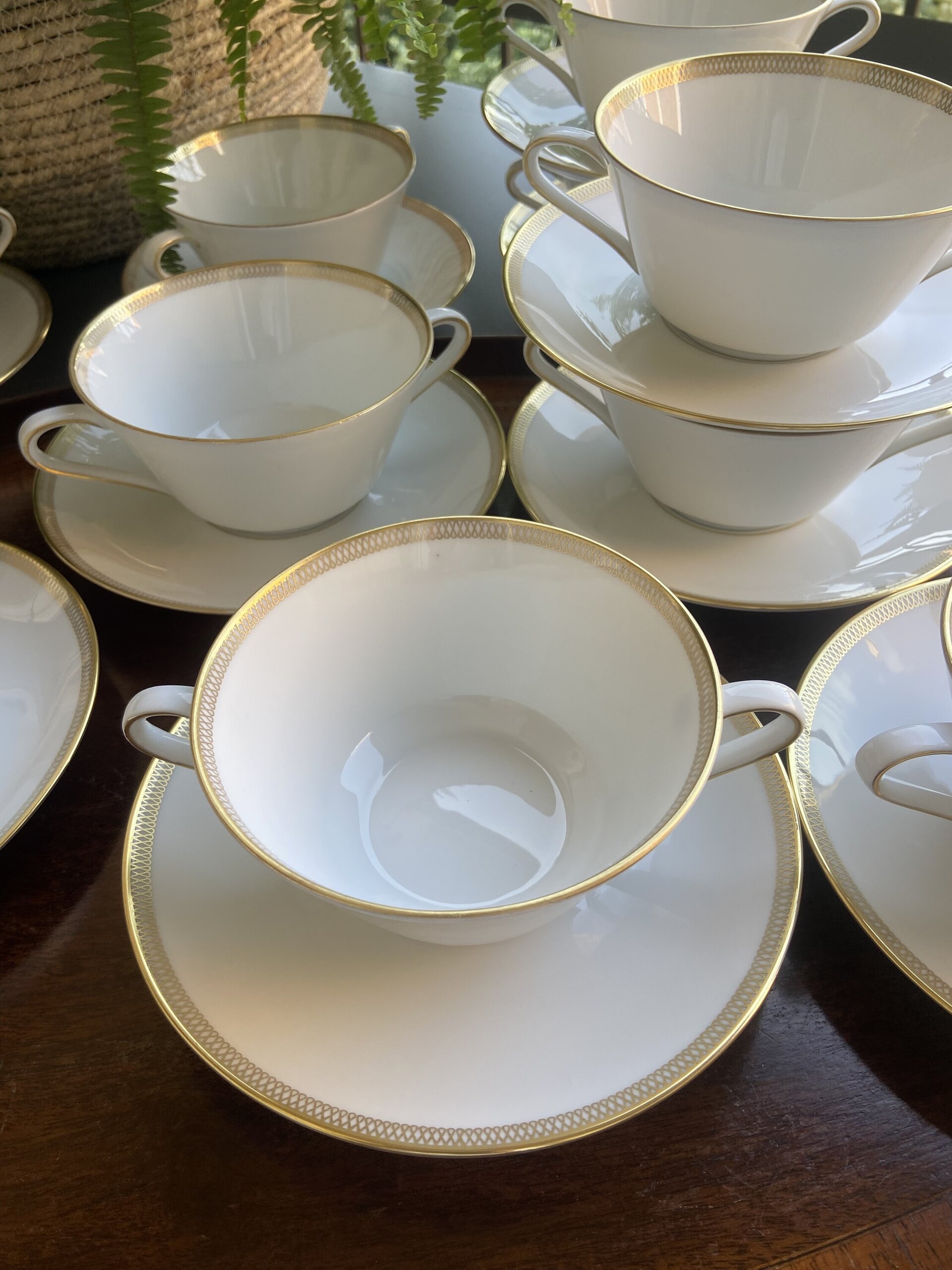 12 tazas de consomé en porcelana alemana "Eschenbach". - 2