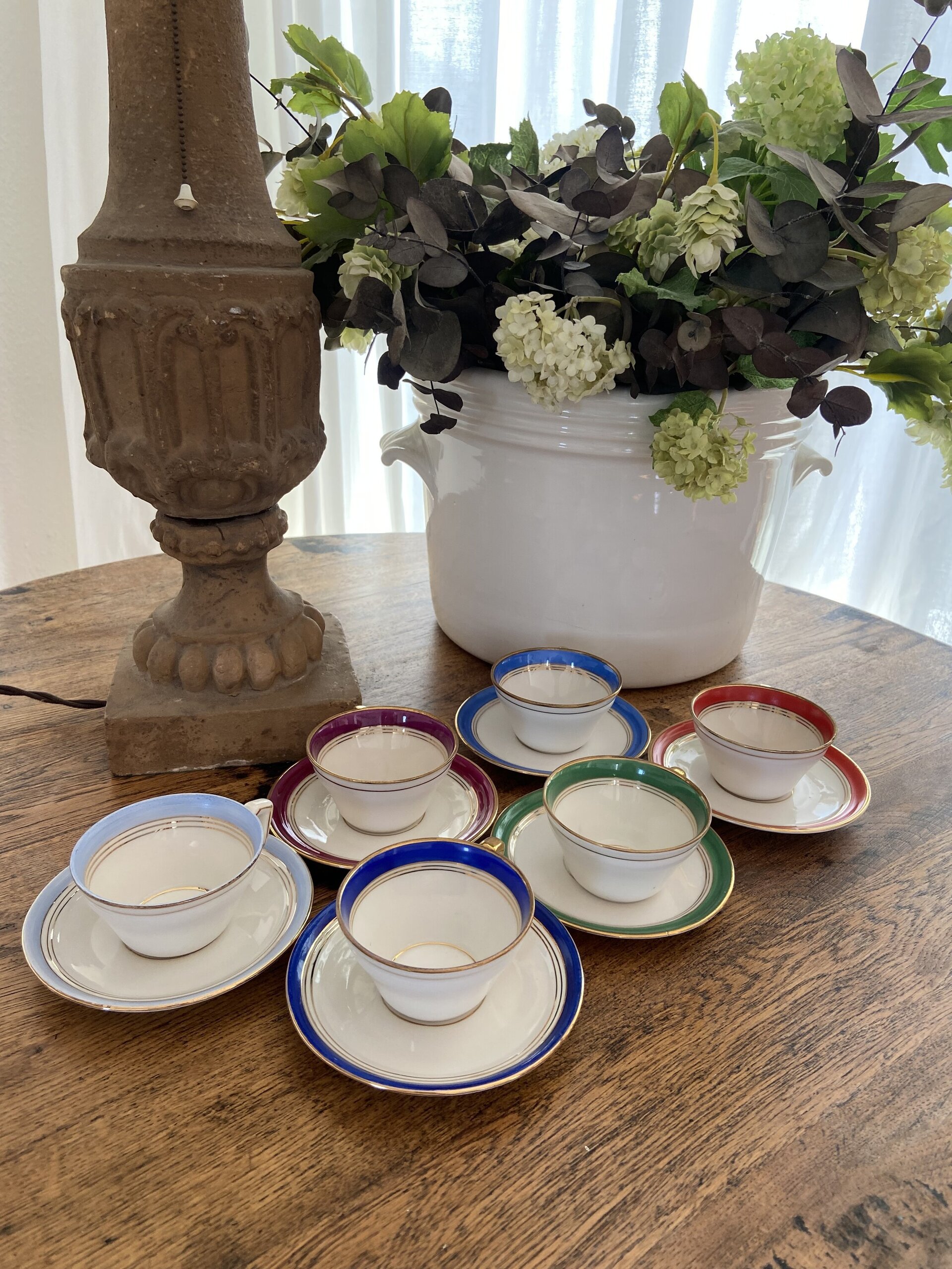 6 tazas de café en porcelana con franja de diferentes colores. - 1