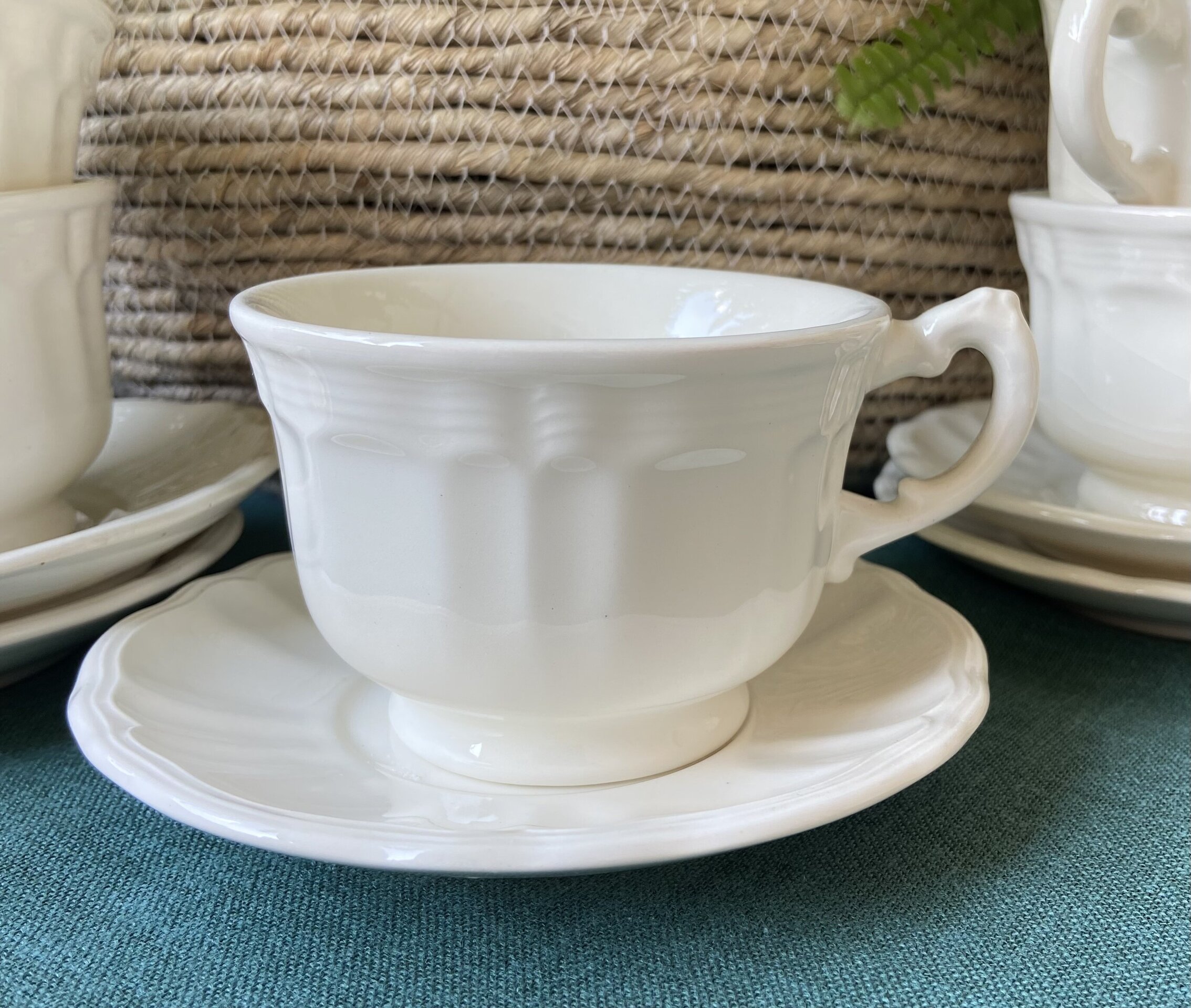8 tazas de té en loza de "San Claudio" mod. Naranco Blanco. - 4