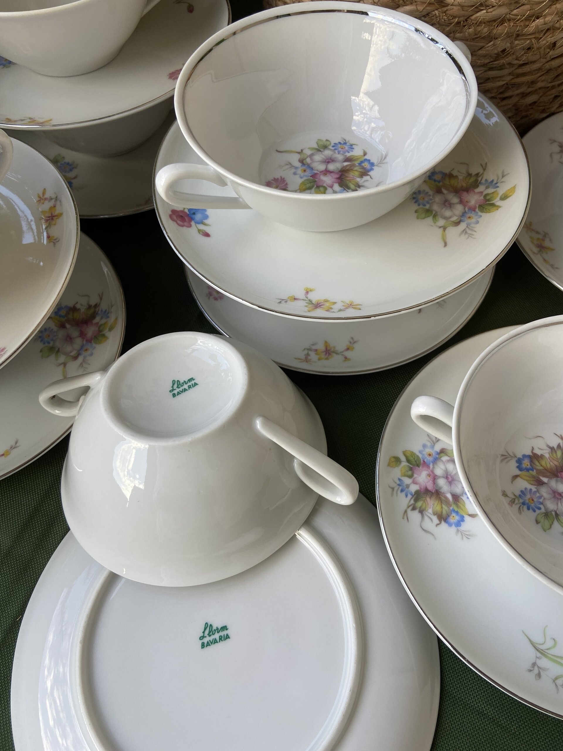 9 tazas consomé en porcelana alemana "Llorm" Bavaria. - 5