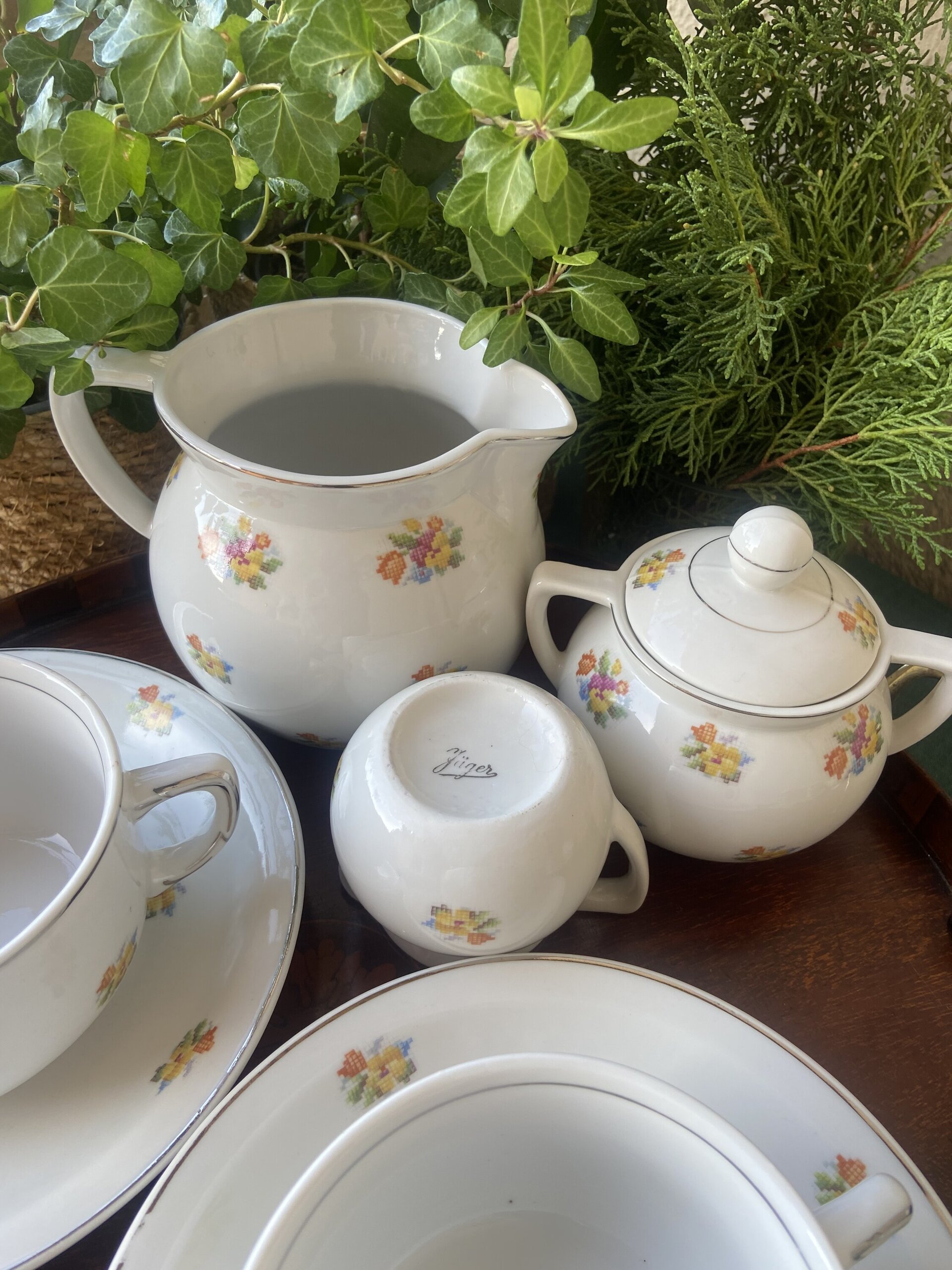 Pareja tazas desayuño, azucarero y jarras en porcelana alemana "Jager". - 6