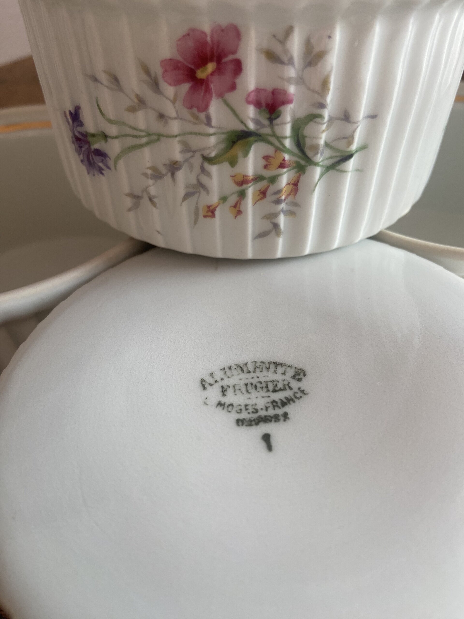 4 boles en porcelana francesa "Aluminite Frugiere" de Limoges. - 6