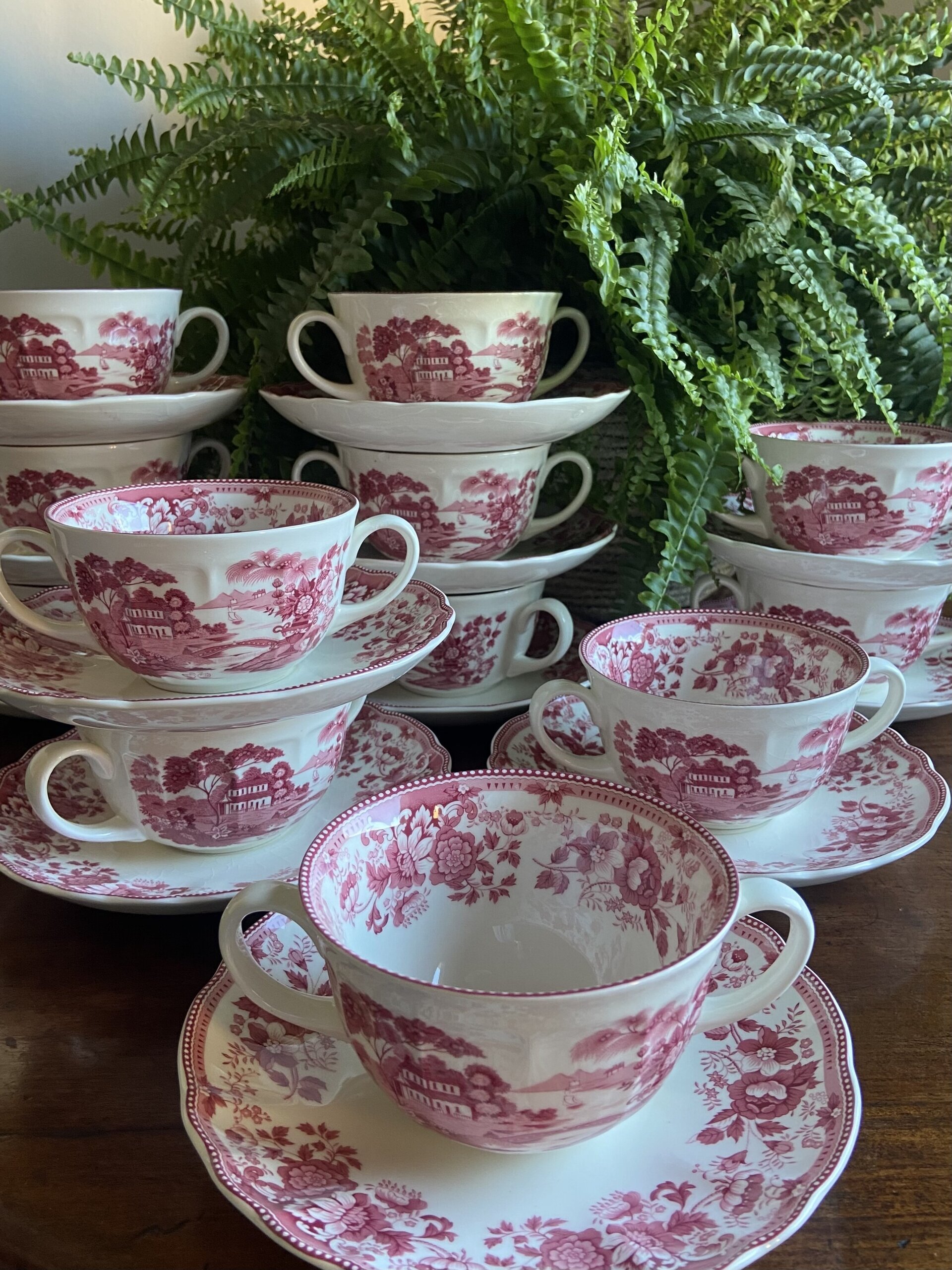 12 tazas de consomé en loza de "San Claudio" Asturias. - 1