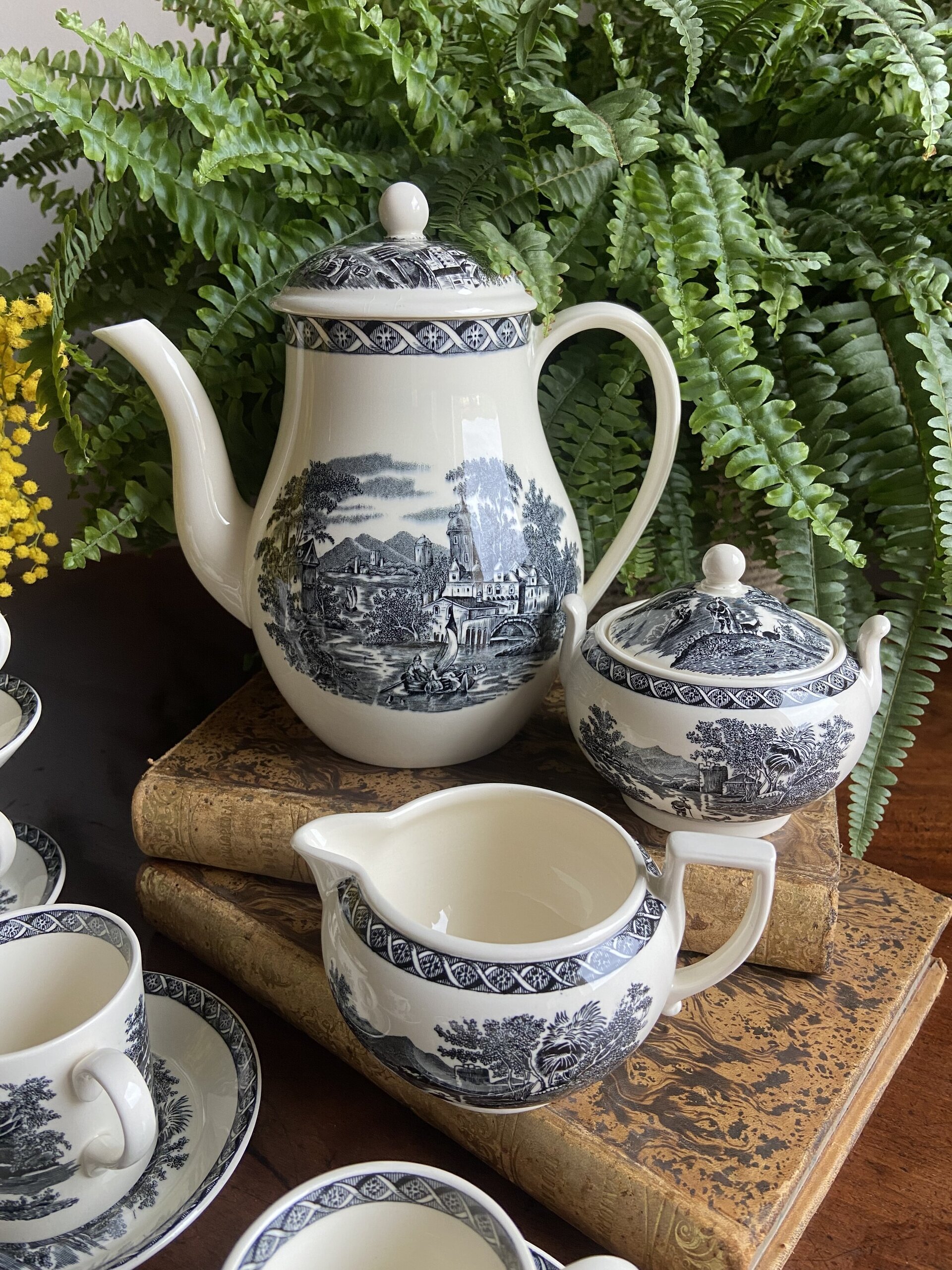 Juego de café en porcelana inglesa "Wedgwood" (mod. Lugano). - 6