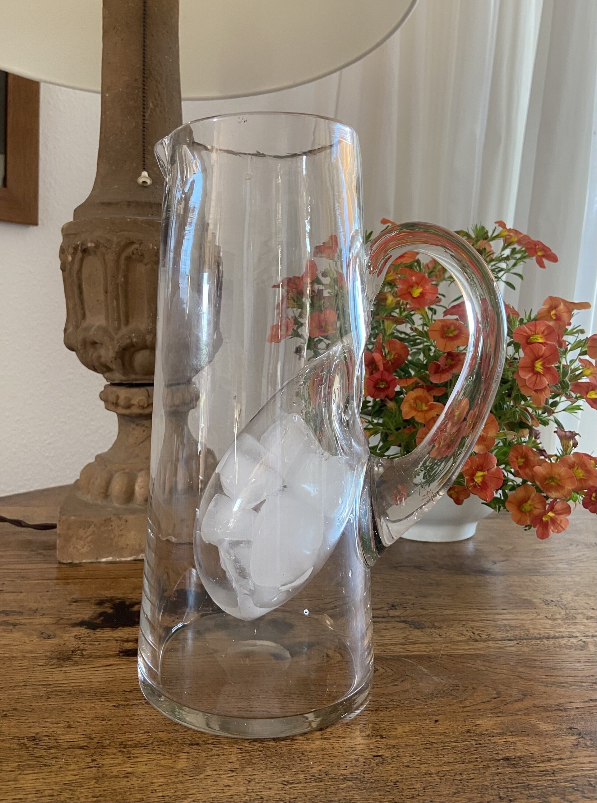 Jarra en vidrio soplado con compartimento para hielo. - 1