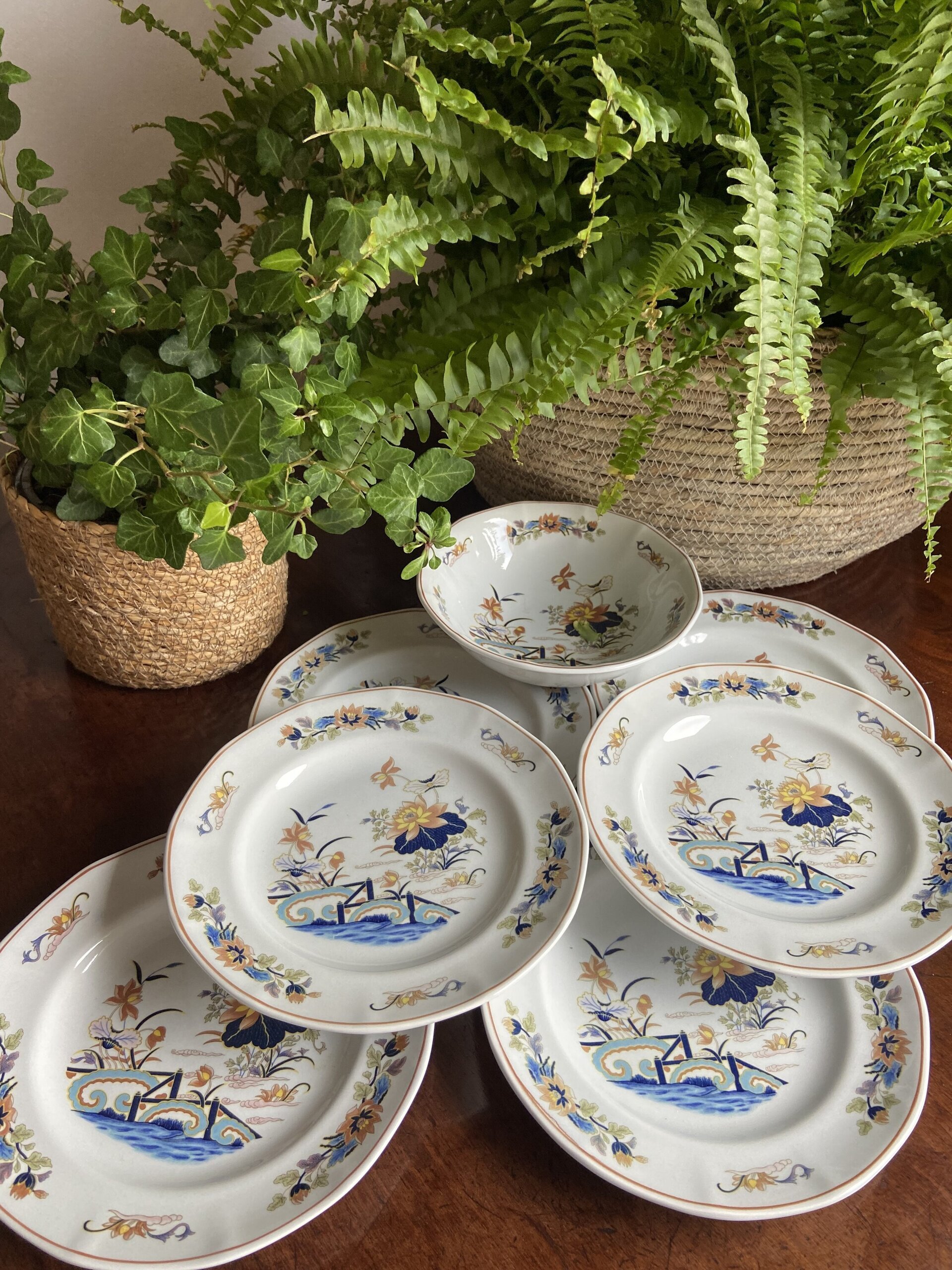 6 platos de merienda y bol en porcelana inglesa "Wedgwood" - 2