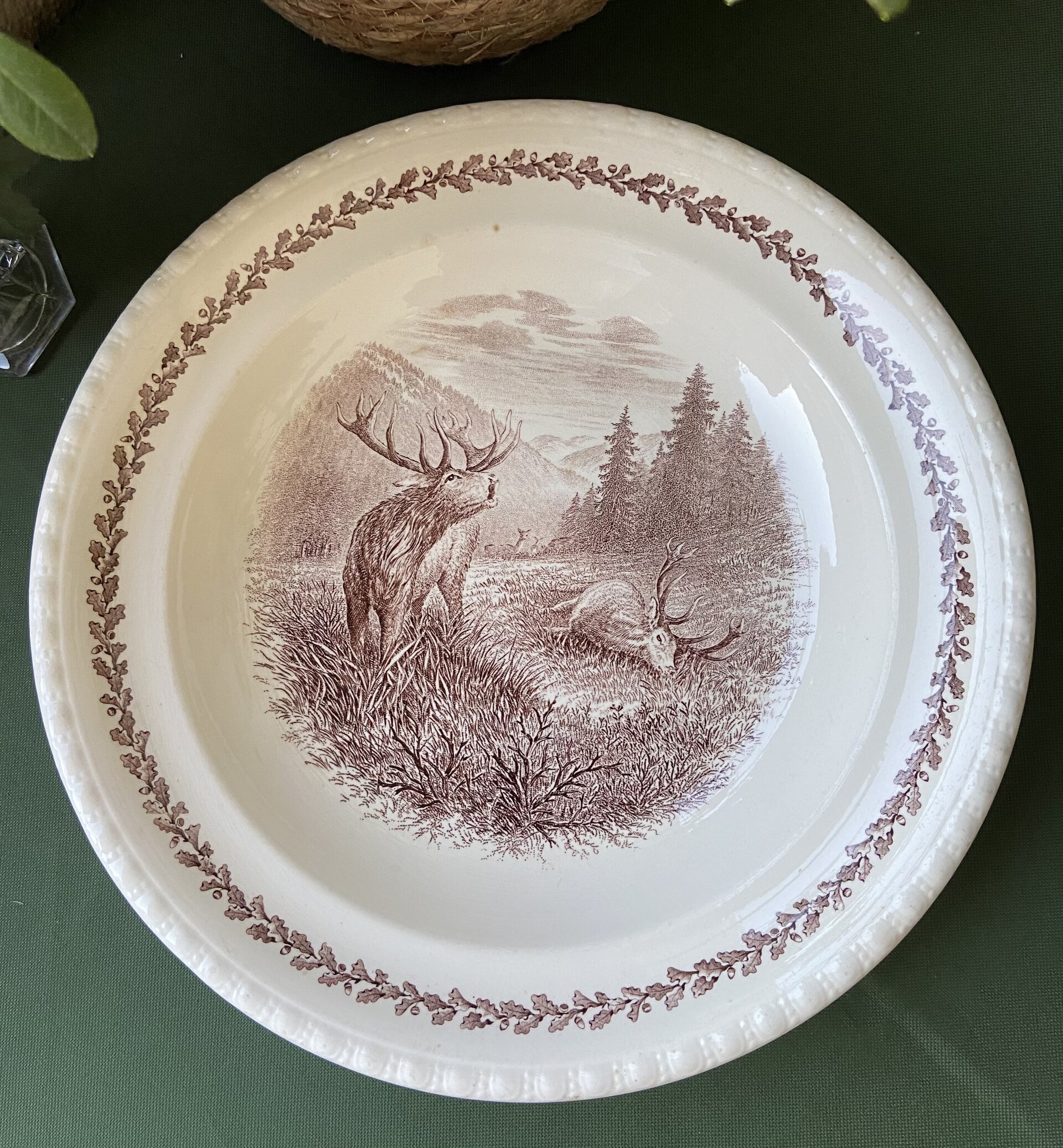 Fuente redonda con motivos de caza "Villeroy & Boch". - 2