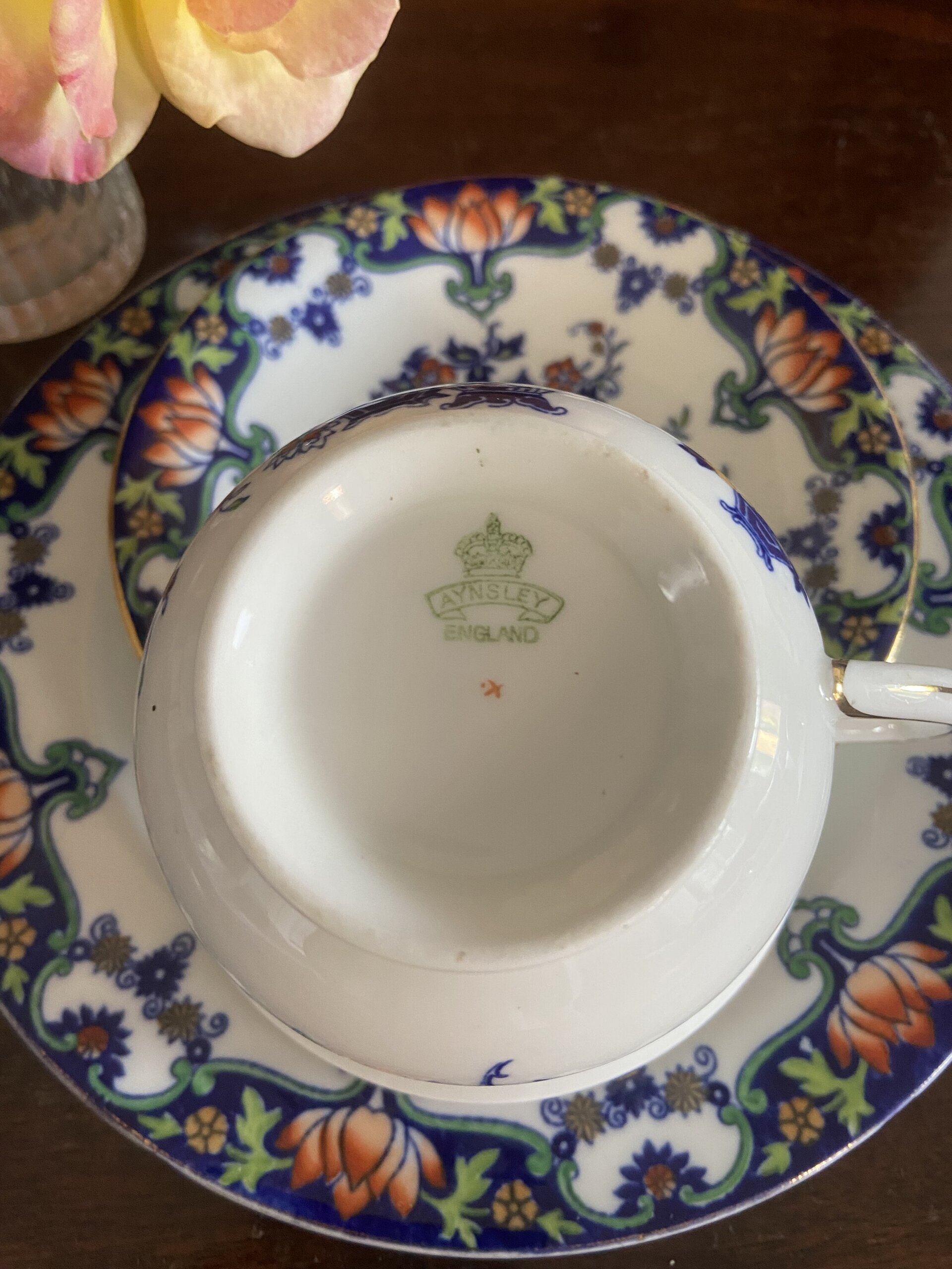 Trio con taza de té en porcelana inglesa "Aynsley" - 6
