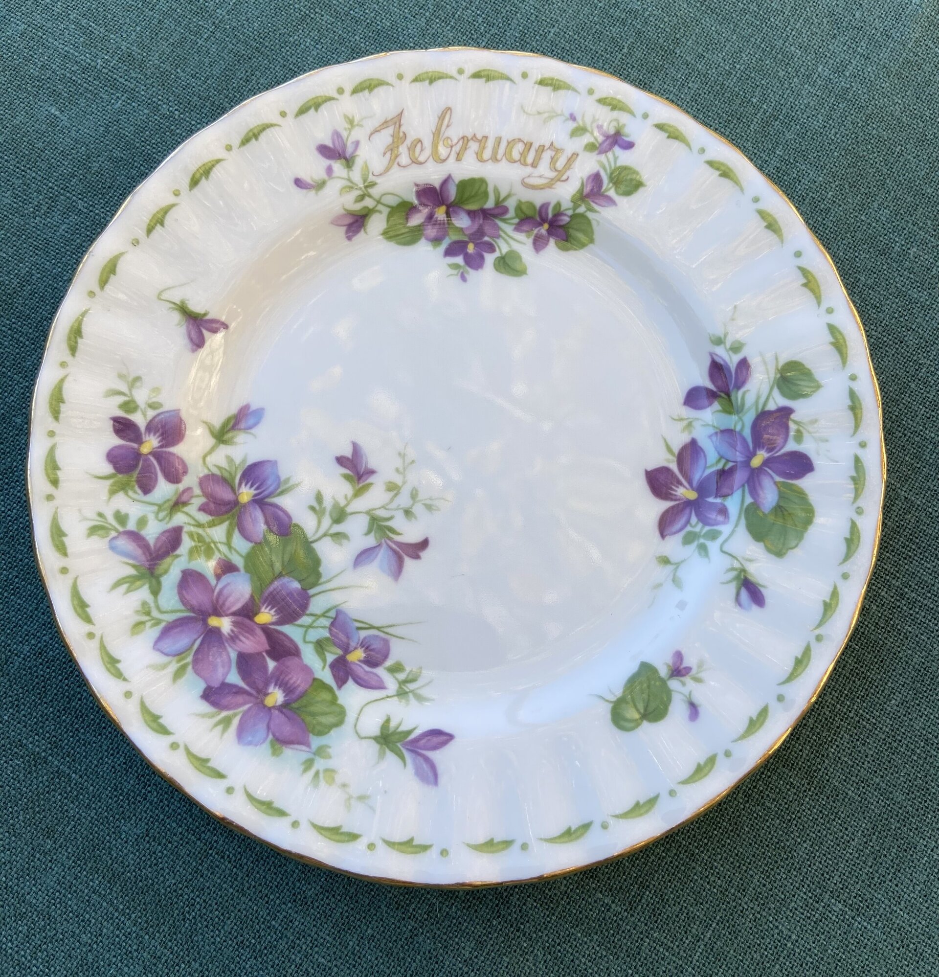 Fuente redonda y 12 platos de merienda en porcelana Bone China "Royal Albert" - 7