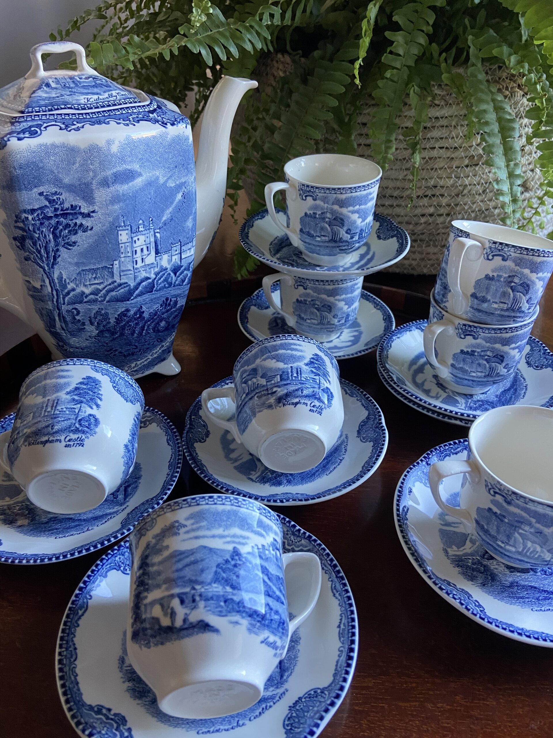 Cafetera y 8 tazas de café en loza inglesa "Johson Brothers" - 4