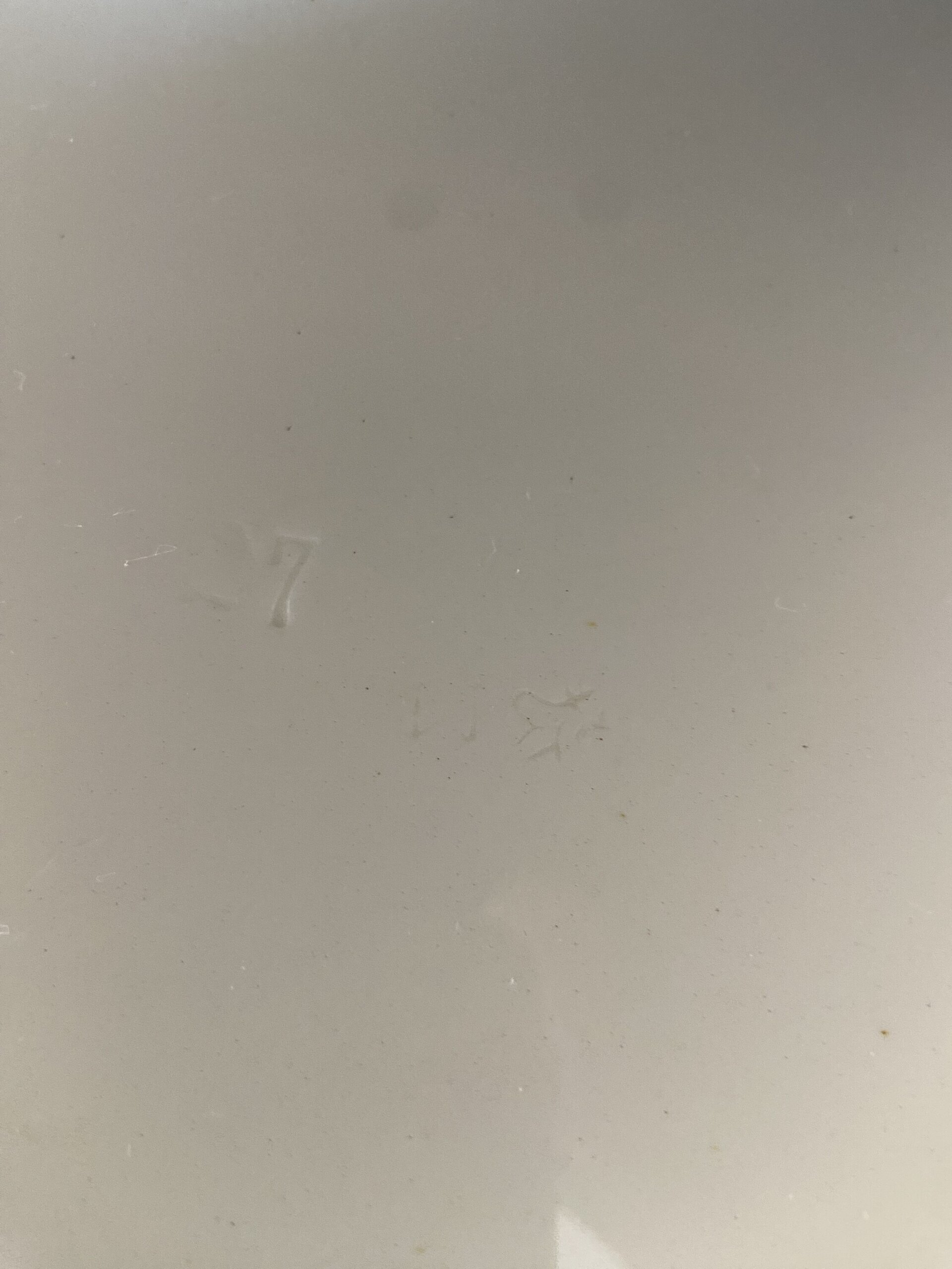 Bandeja en cerámica Mayolica redonda con barandilla y asas de metal. - 6