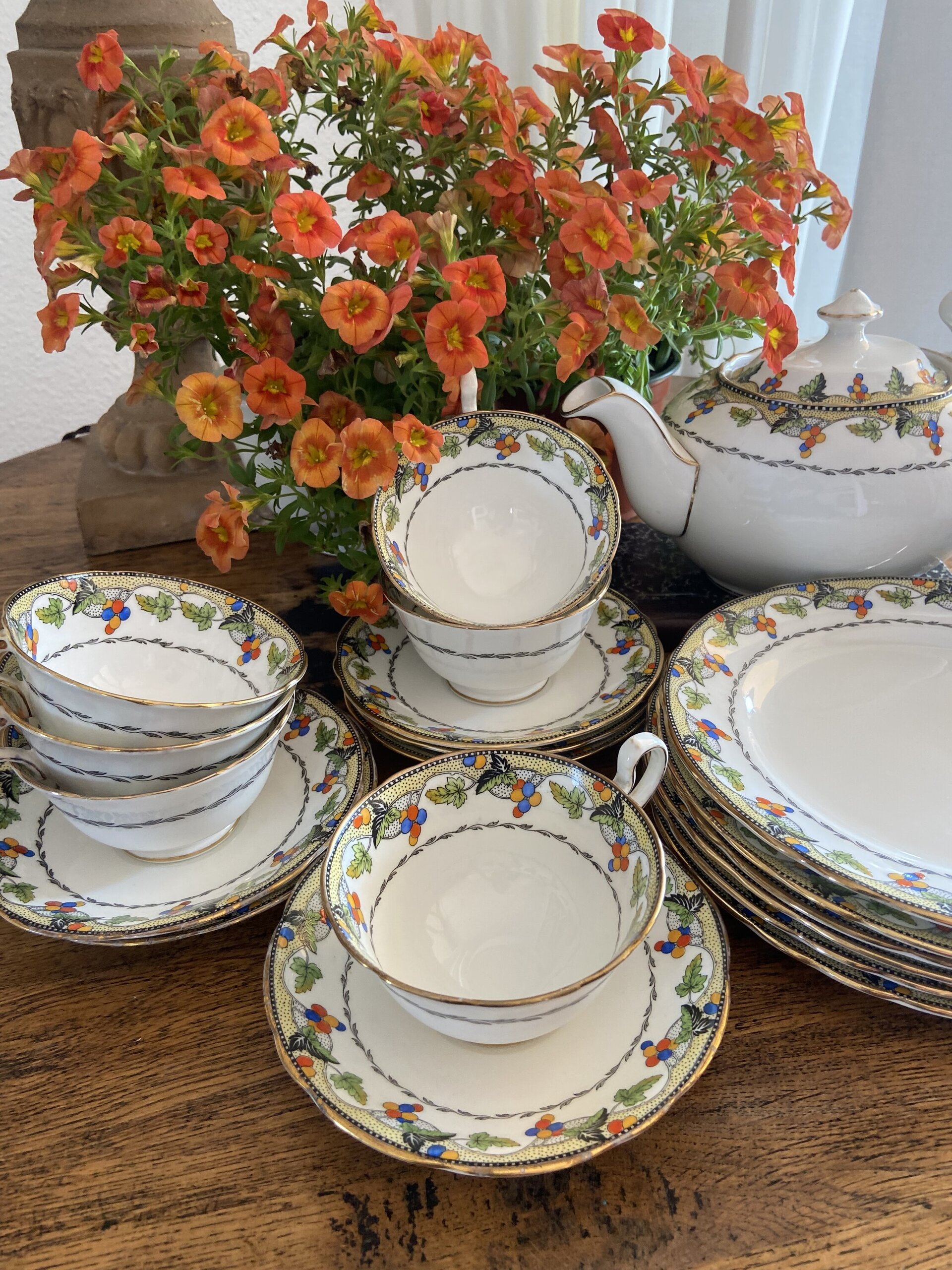 Tetera, 6 tazas de té/desayuno y 6 platos en porcelana inglesa "Ansley". - 3