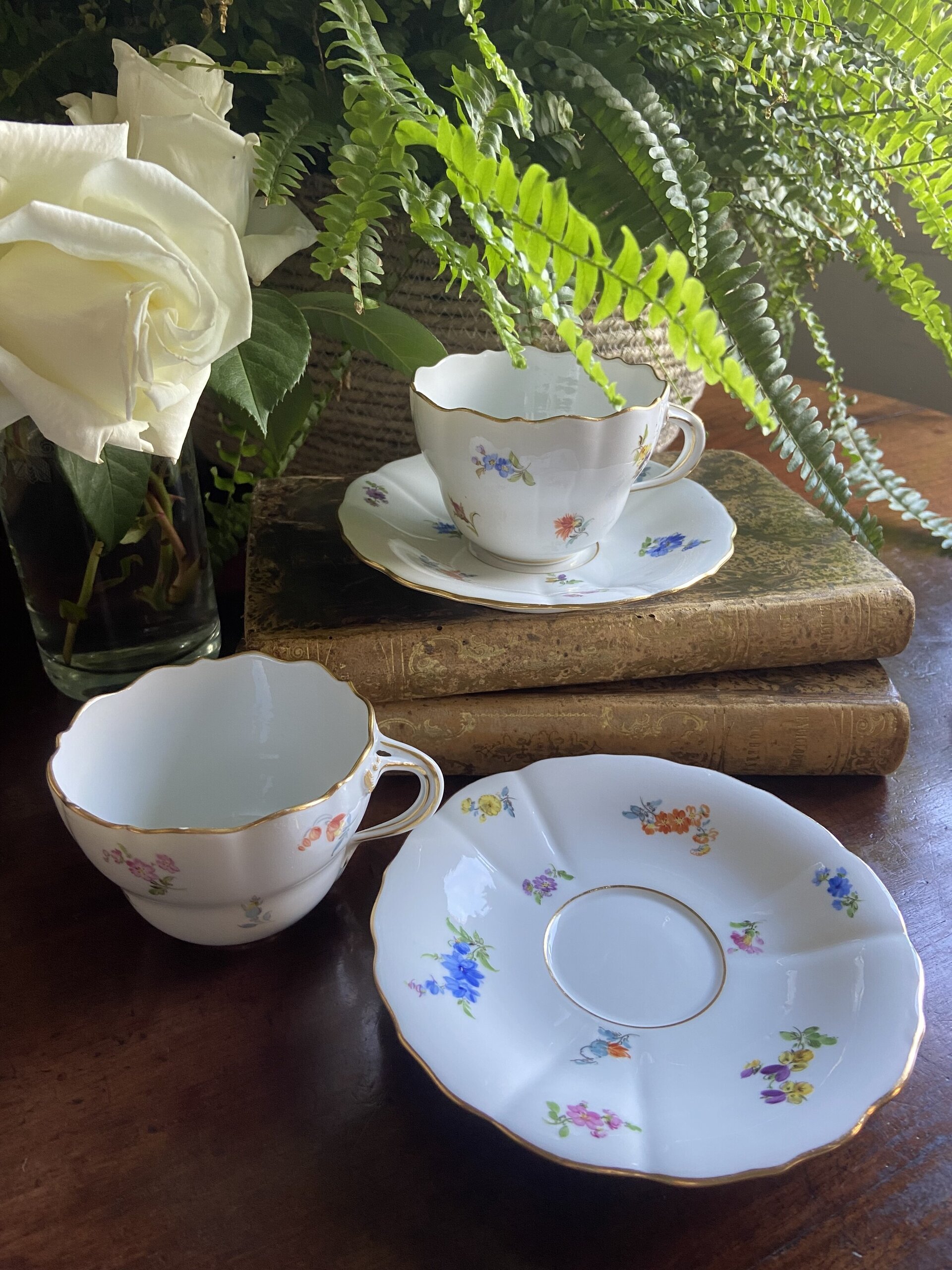 Pareja de tazas de té en porcelana alemana "Meissen". - 3
