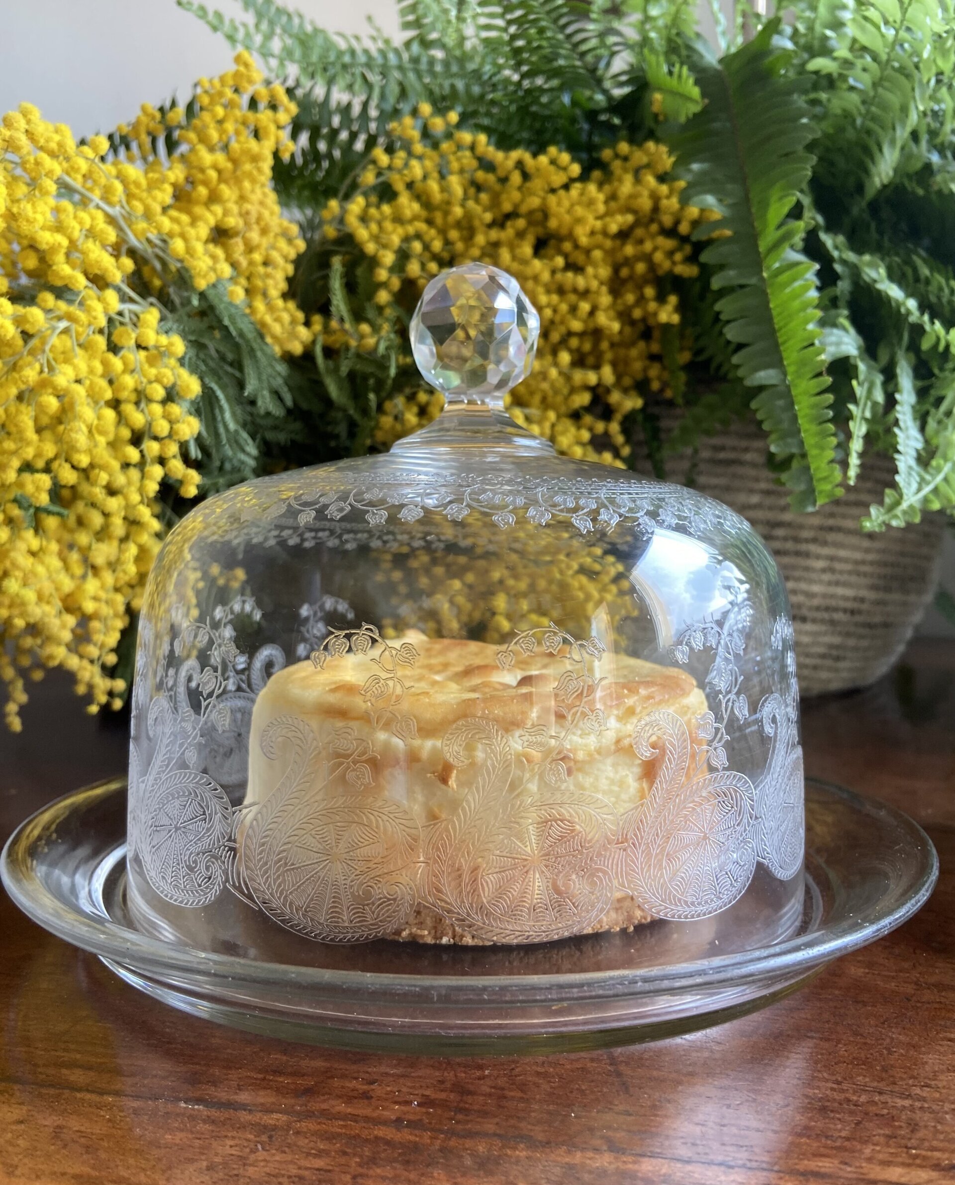Fuente con campana en cristal tallado y serigrafiado. - 5