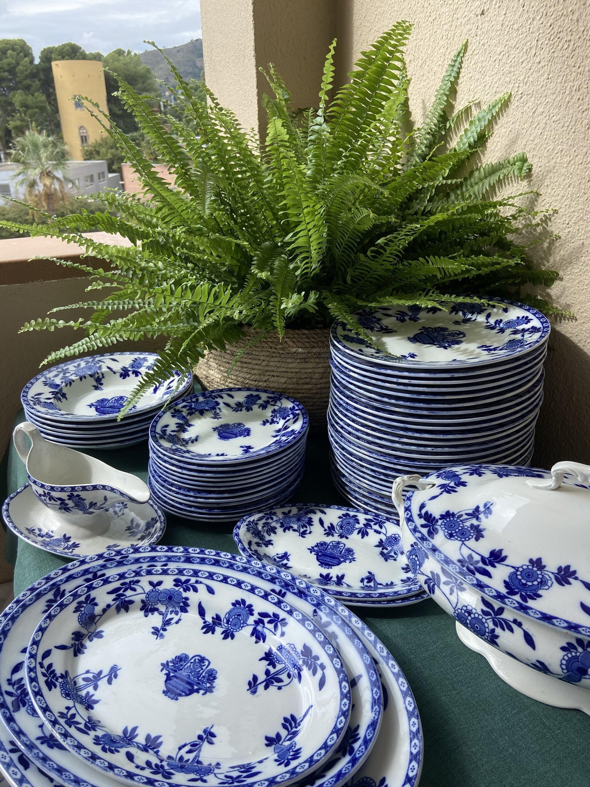 Vajilla en loza "San Juan de Aznalfarache" Sevilla. mod. Tokio - 1