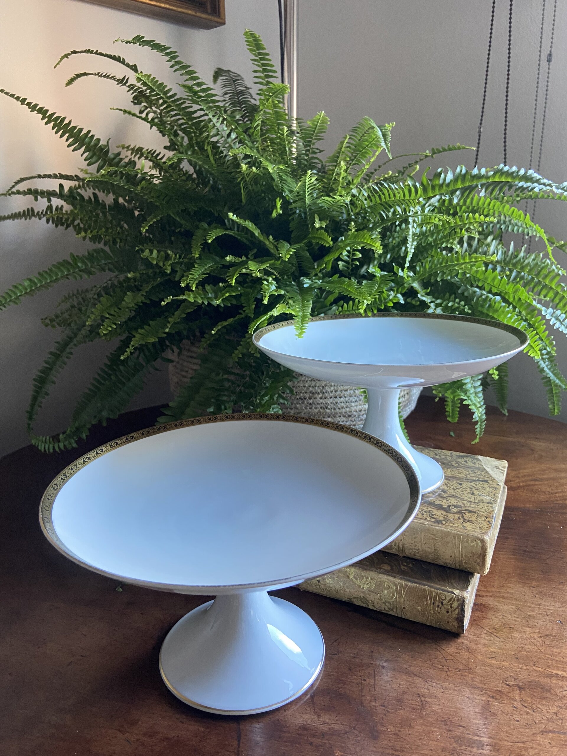 Pareja de fruteros/pasteleros en porcelana blanca "Hutstenreuther". - 2