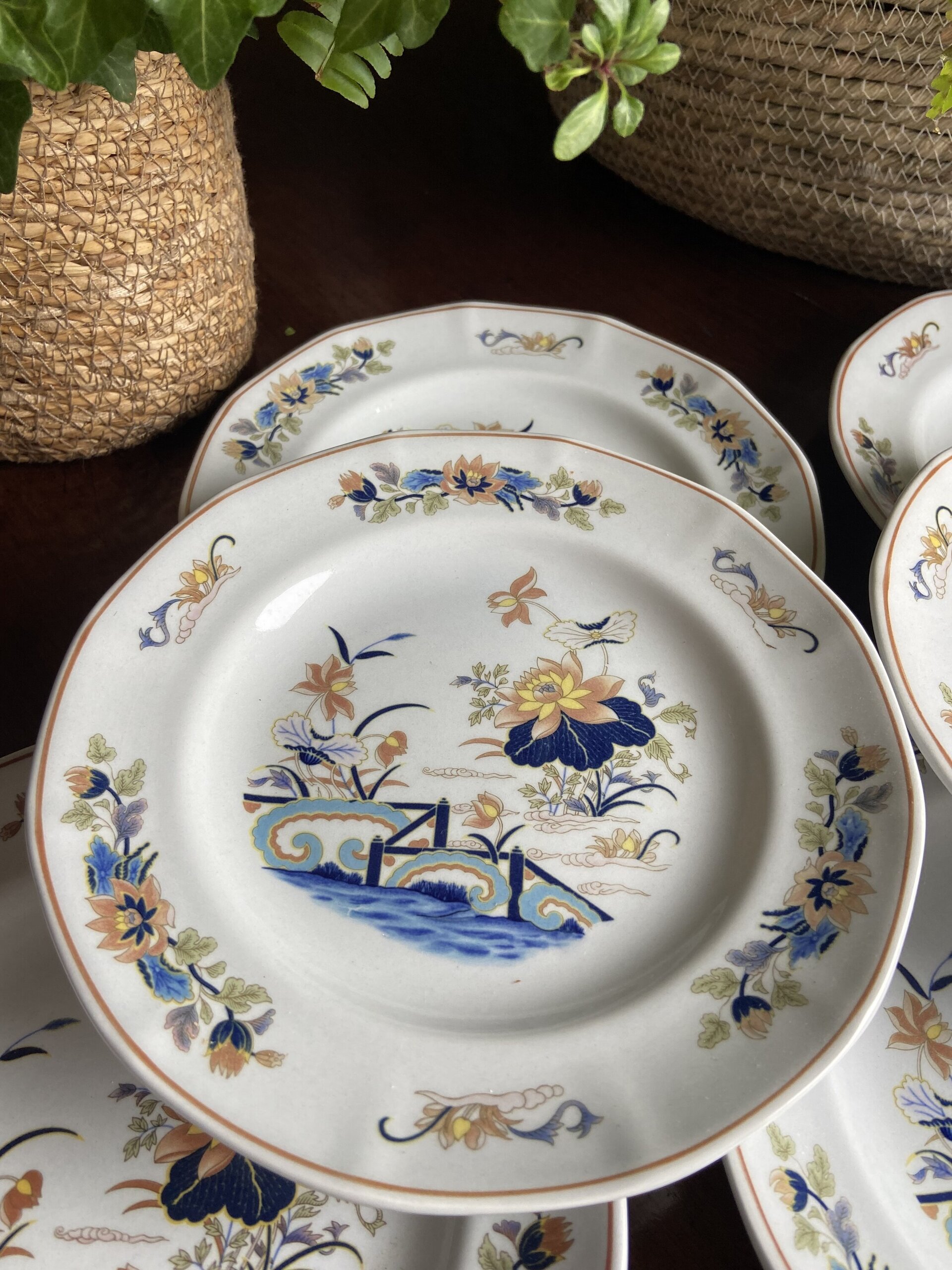 6 platos de merienda y bol en porcelana inglesa "Wedgwood" - 1