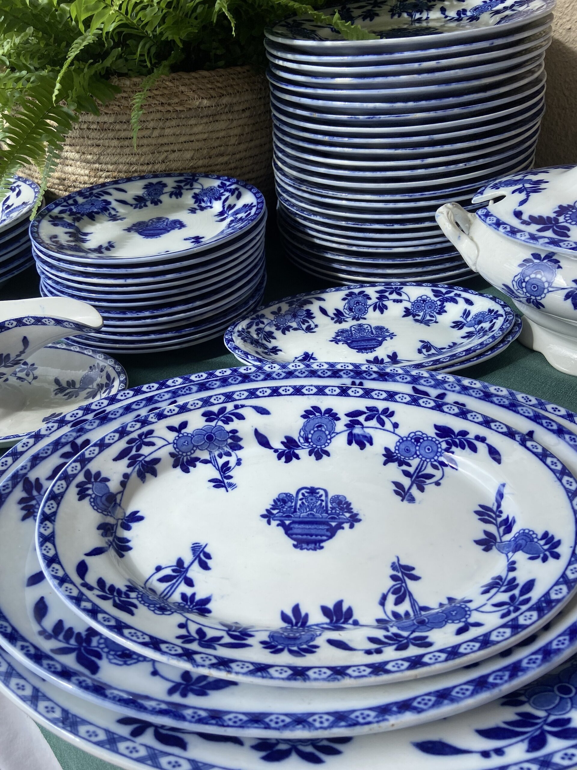 Vajilla en loza "San Juan de Aznalfarache" Sevilla. mod. Tokio - 2