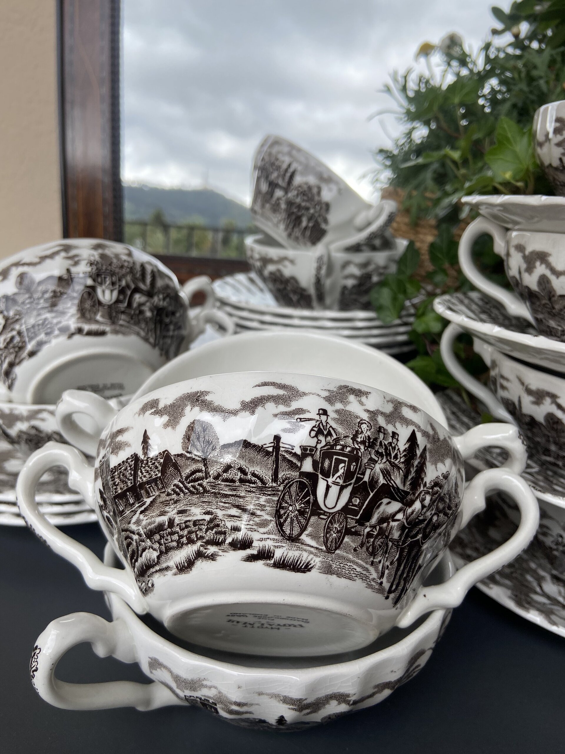 12 tazas consomé en loza inglesa "Myott" Royal Mail. - 4