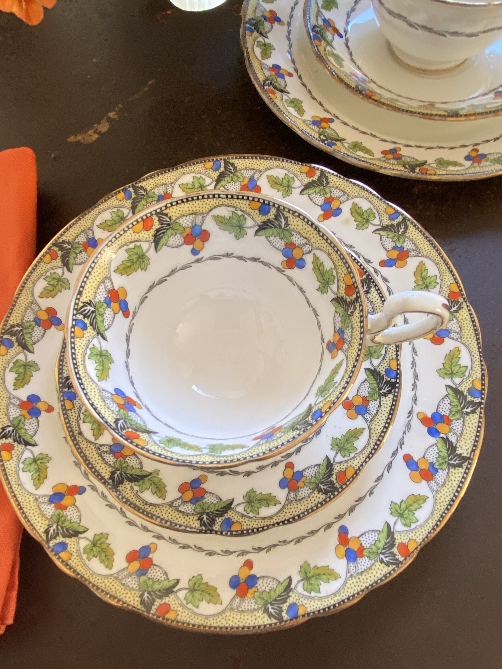 2 trios en porcelana inglesa "Ansley" - 2