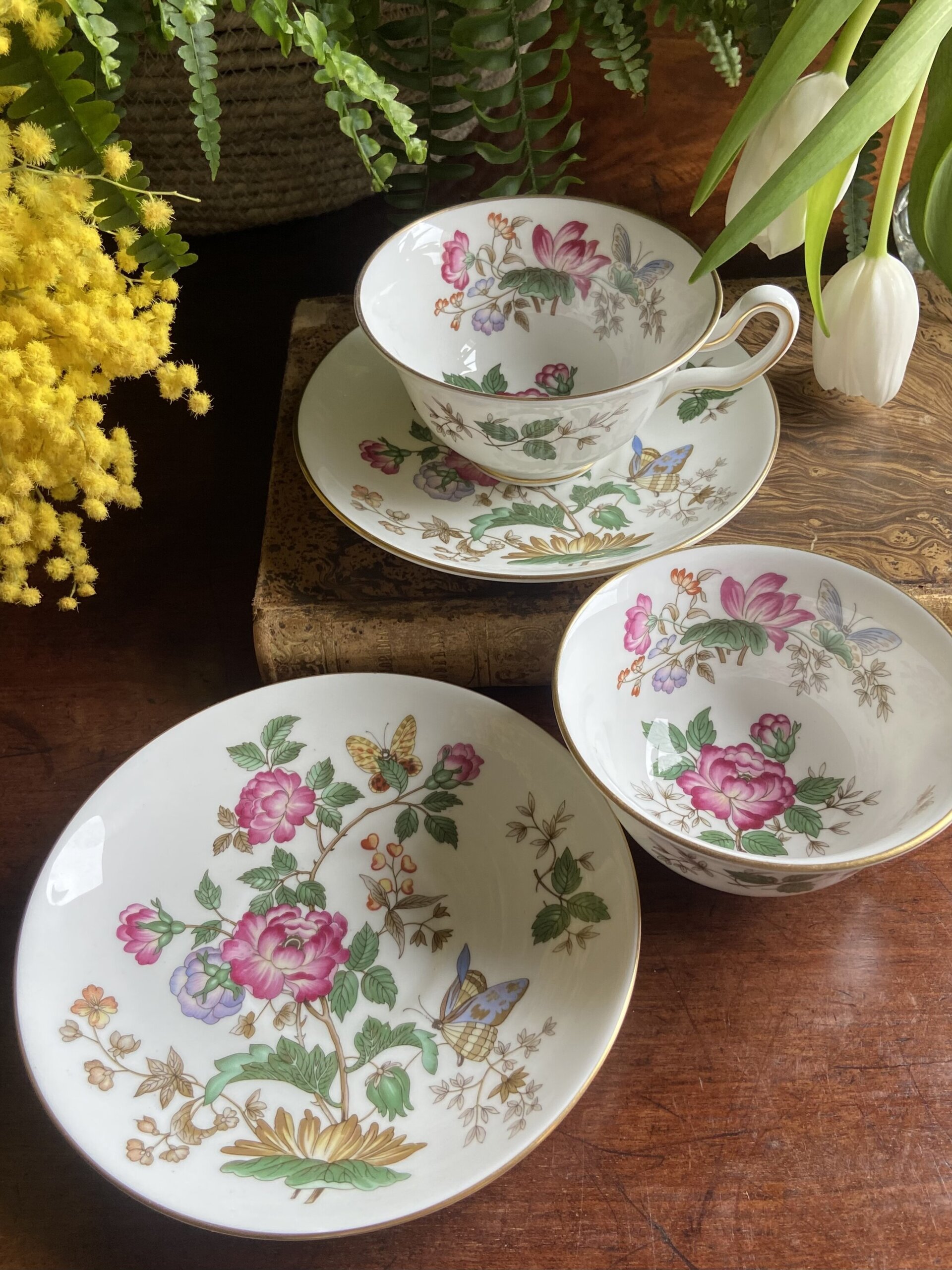 Pareja de tazas de té en porcelana inglesa "Wedgwood" - 2