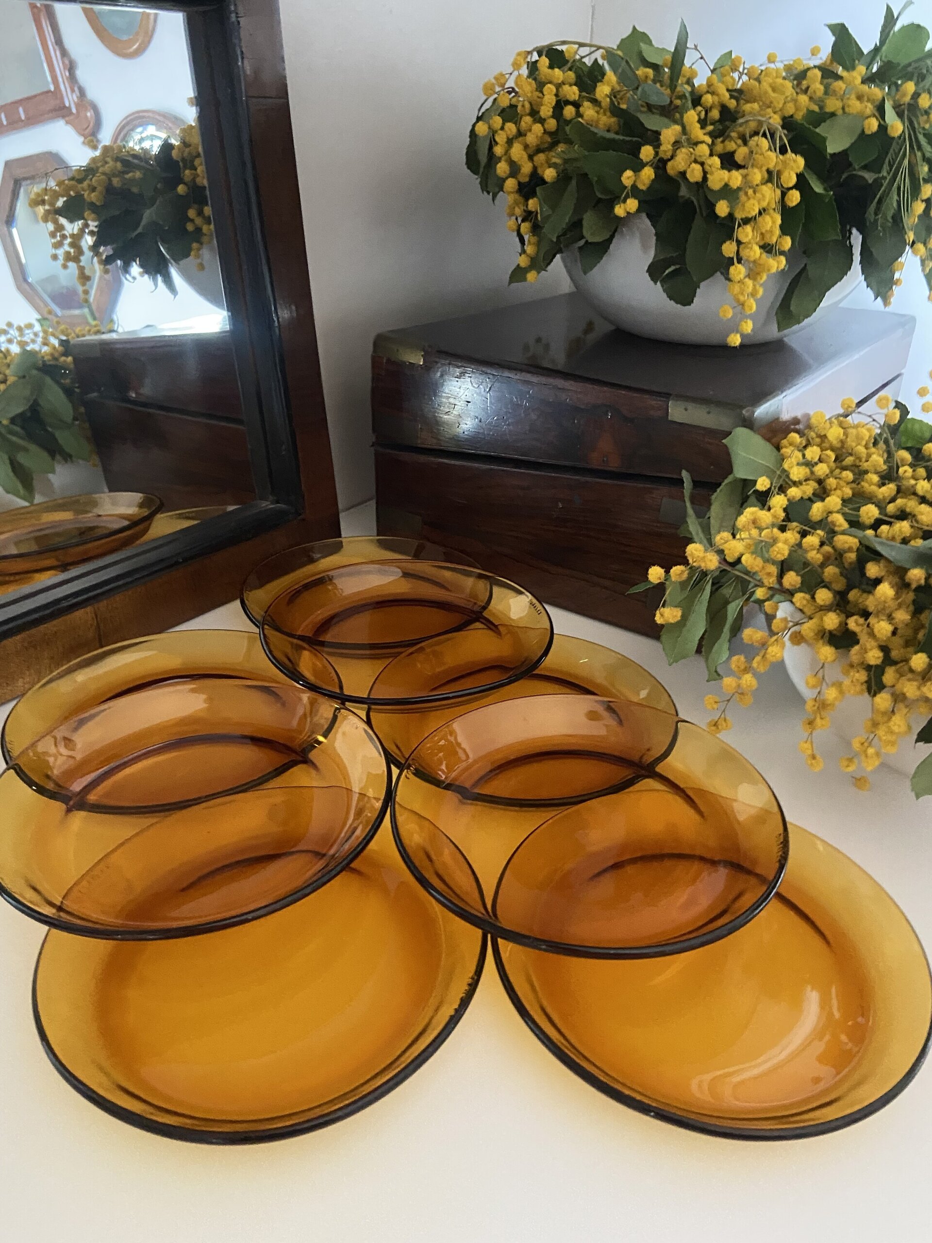 10 platos de pan en vidrio color ambar - 1