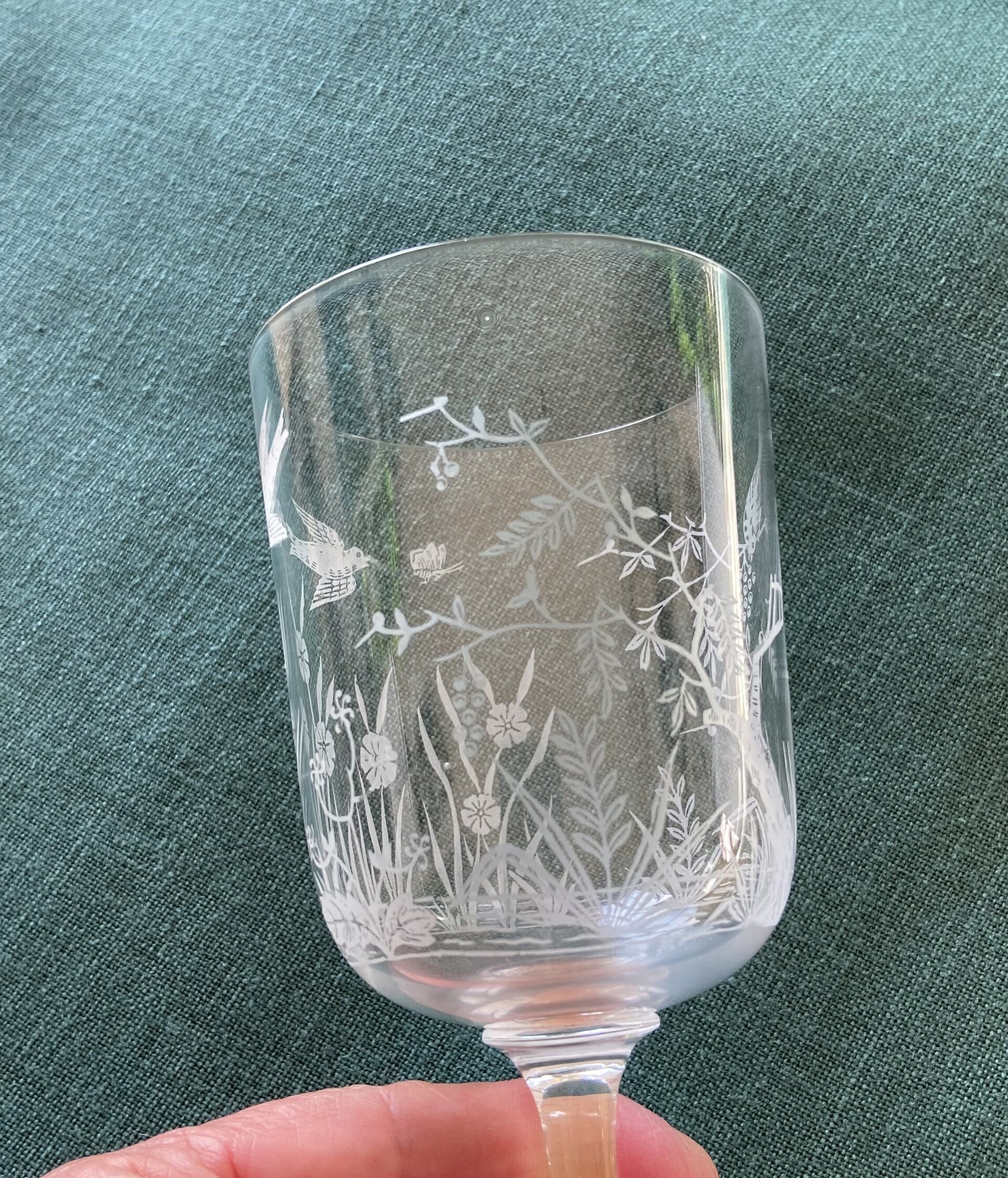 11 copas de cristal con serigrafia de pájaros y mariposas. - 5