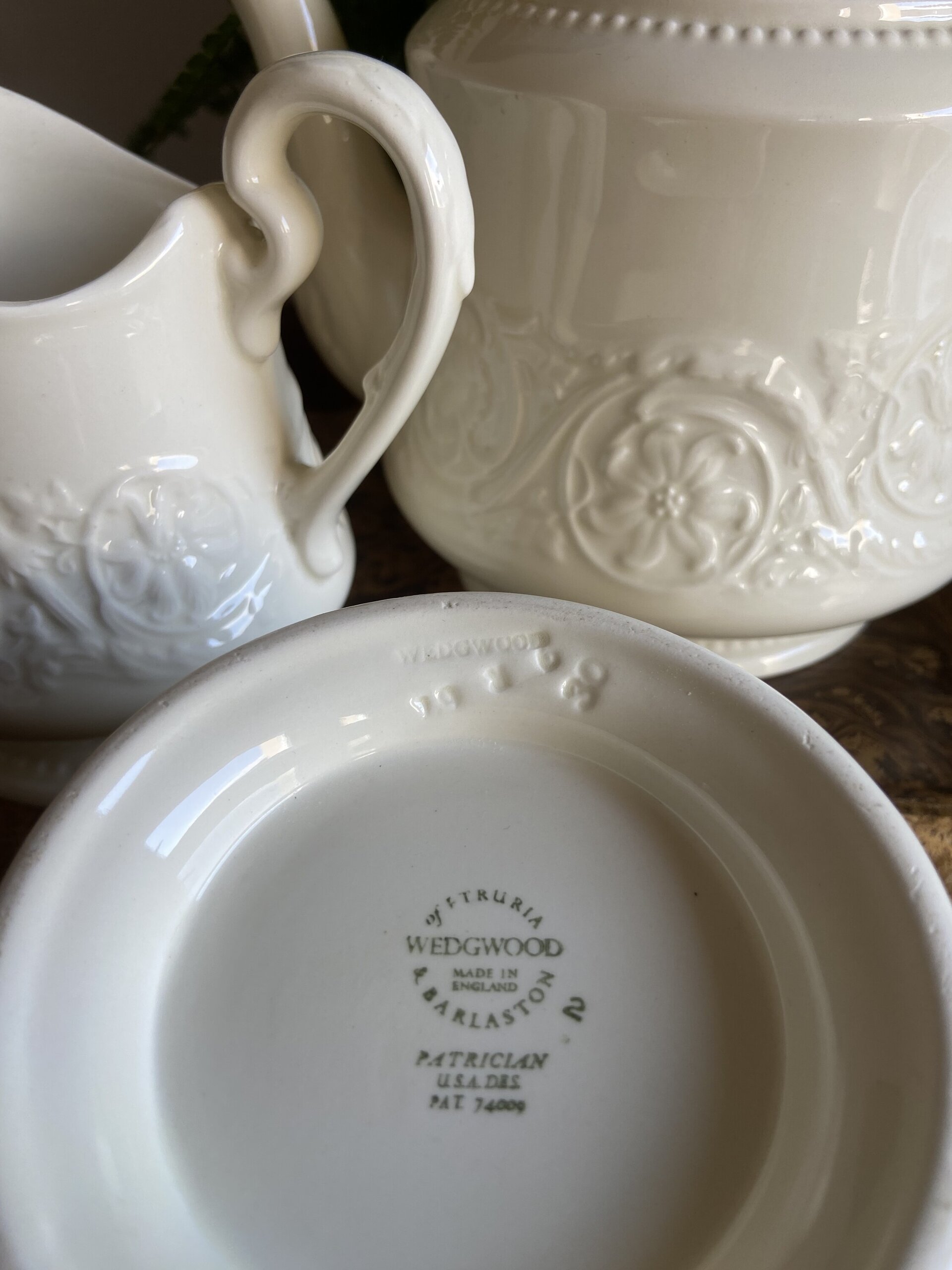 Tetera, lechera y azucarero en porcelana inglesa "Wedgwood" - 13