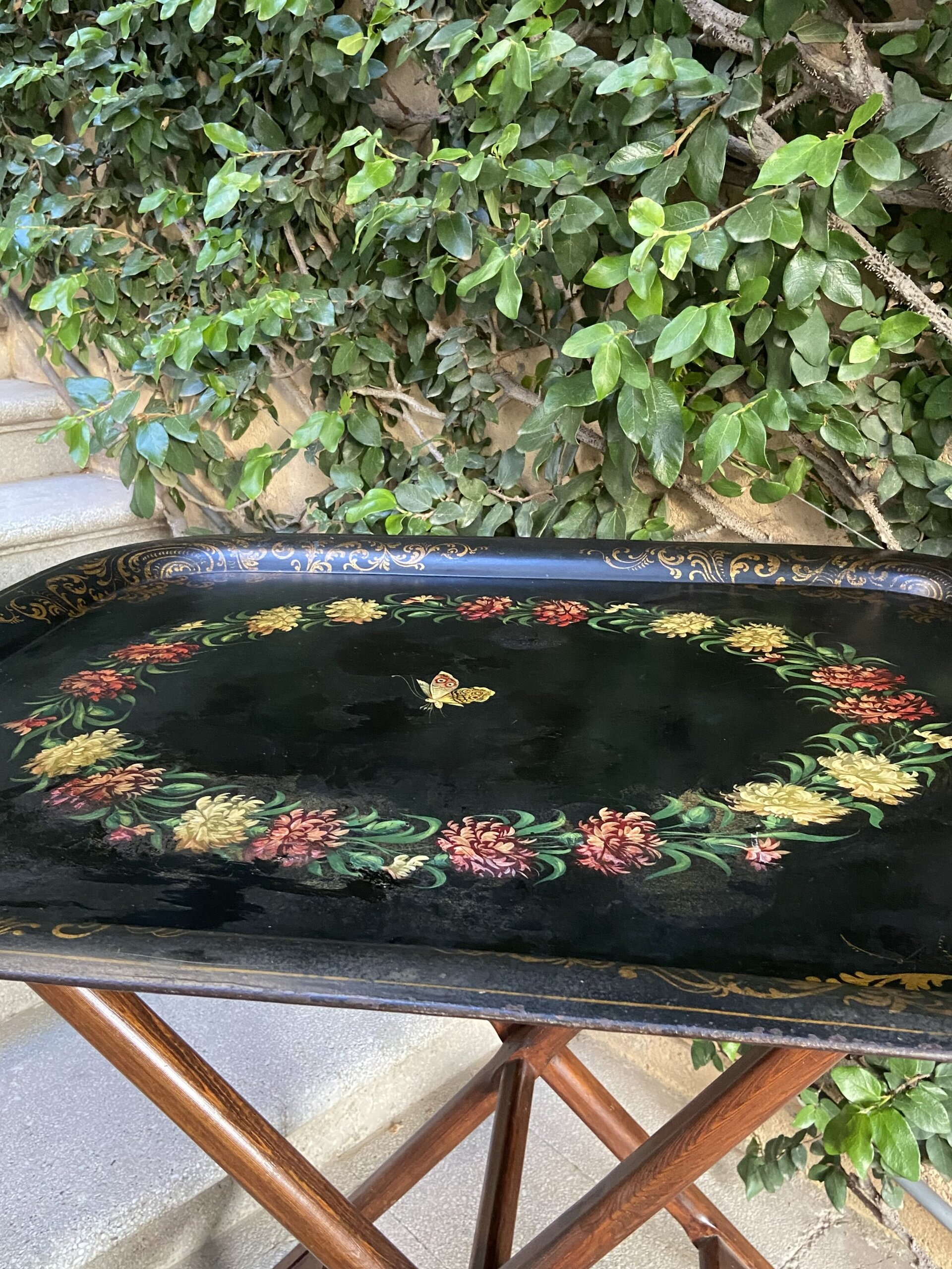 Bandeja de hierro flores y mariposa. - 2