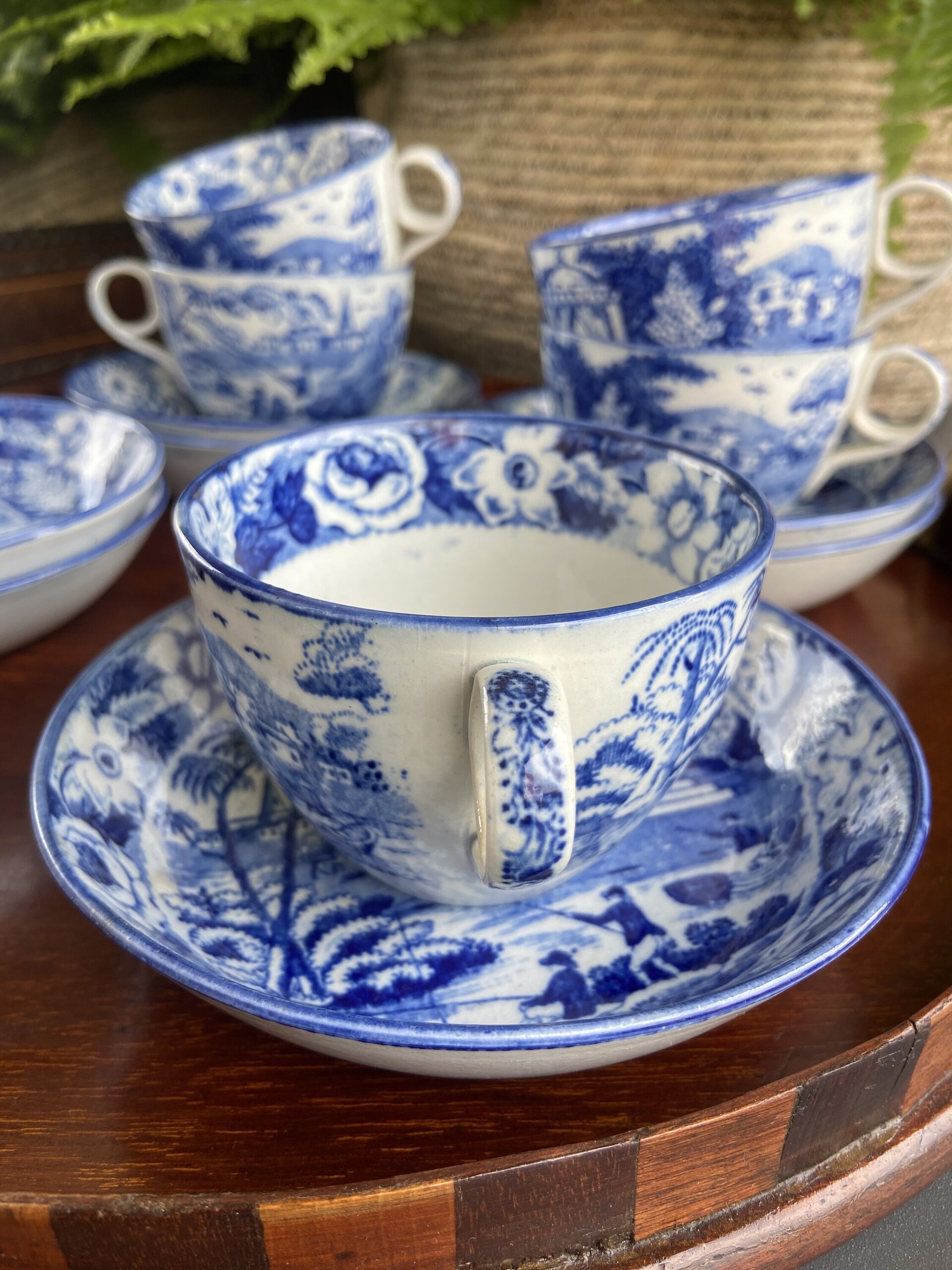 6 tazas de té en fina loza inglesa. - 6