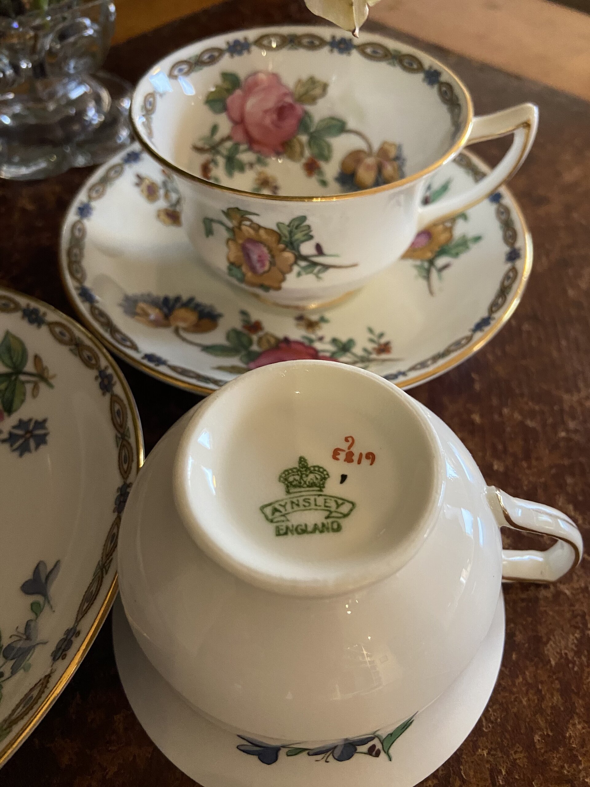 Pareja de tazas decafe en fina porcelana inglesa "Aynsley". - 4