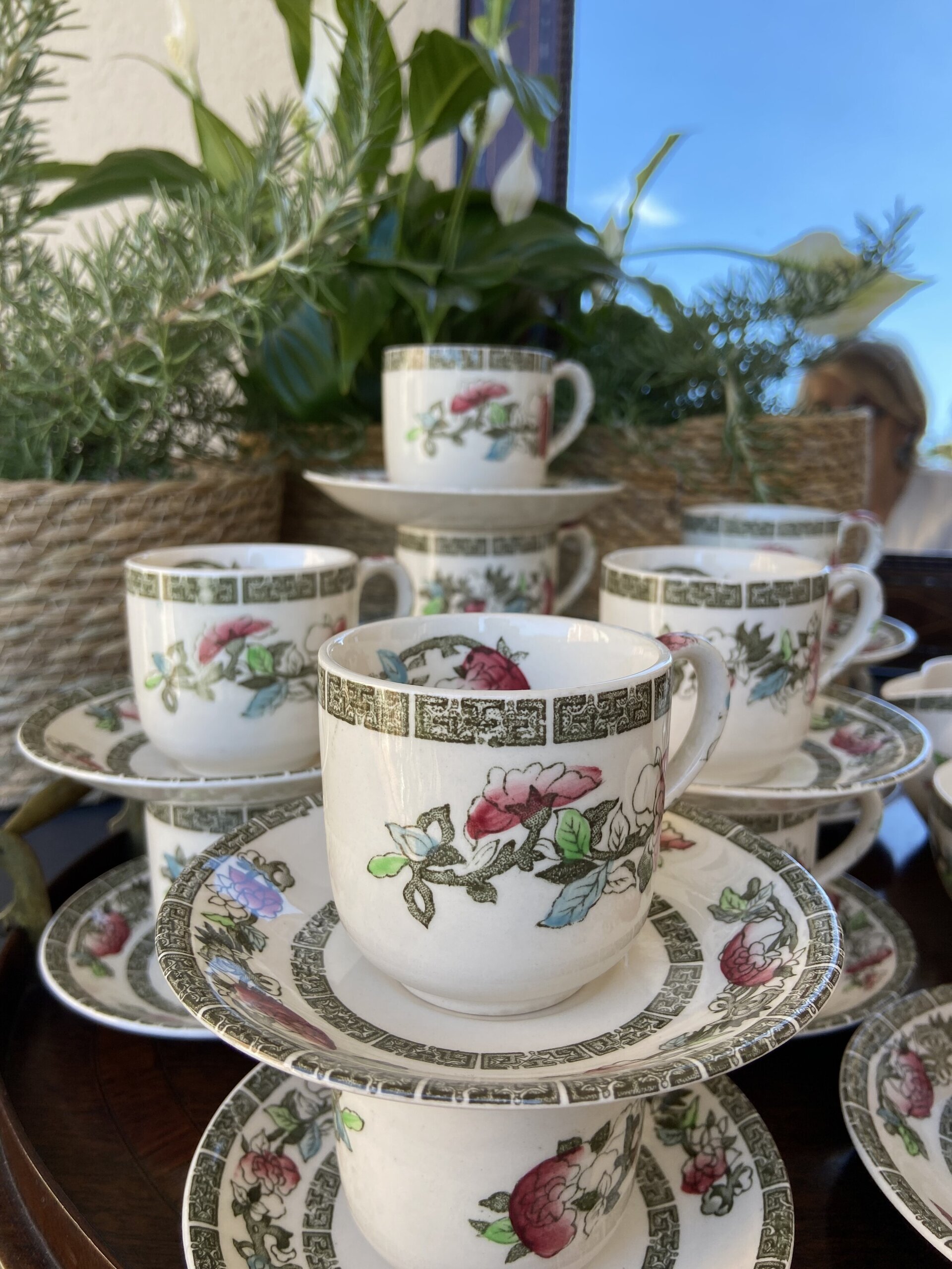12 tazas café, azucarero y lechera en loza inglesa "Jonhson Bros". - 3