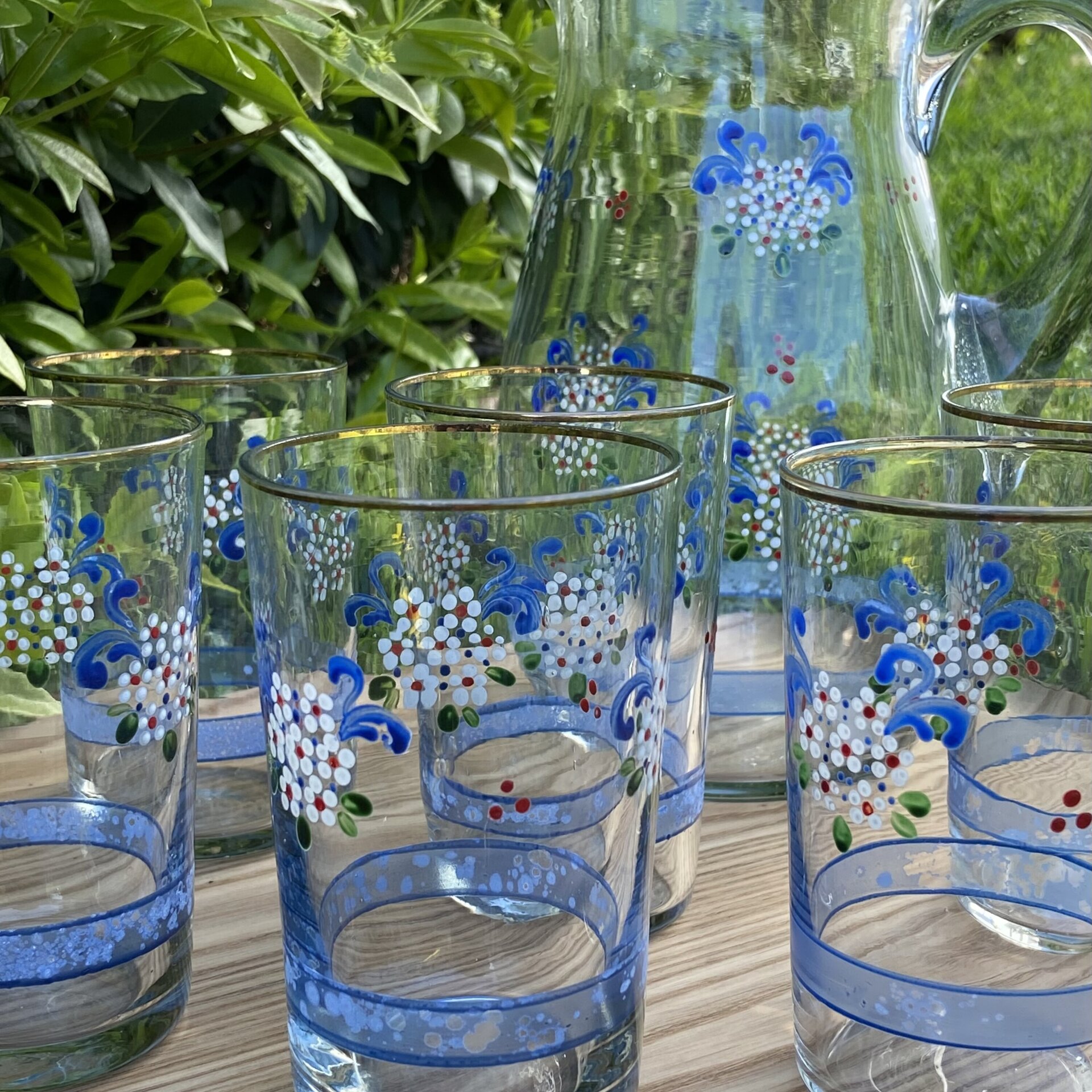 Juego de jarra y seis vasos de cristal pintados a mano. - 1