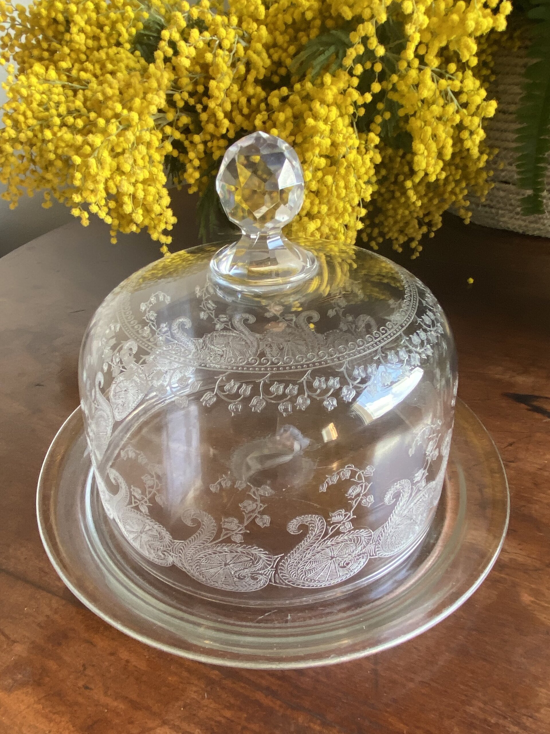 Fuente con campana en cristal tallado y serigrafiado. - 3
