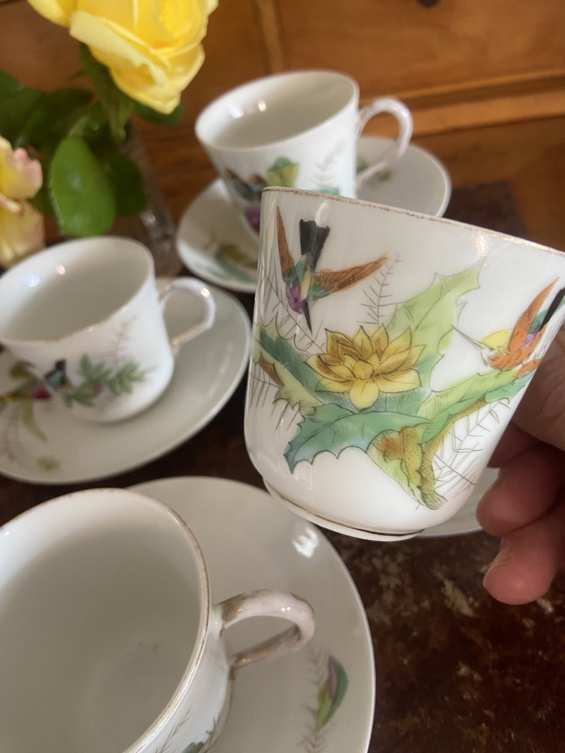 4 tazas de café en porcelana decoradas con pajaros. - 7